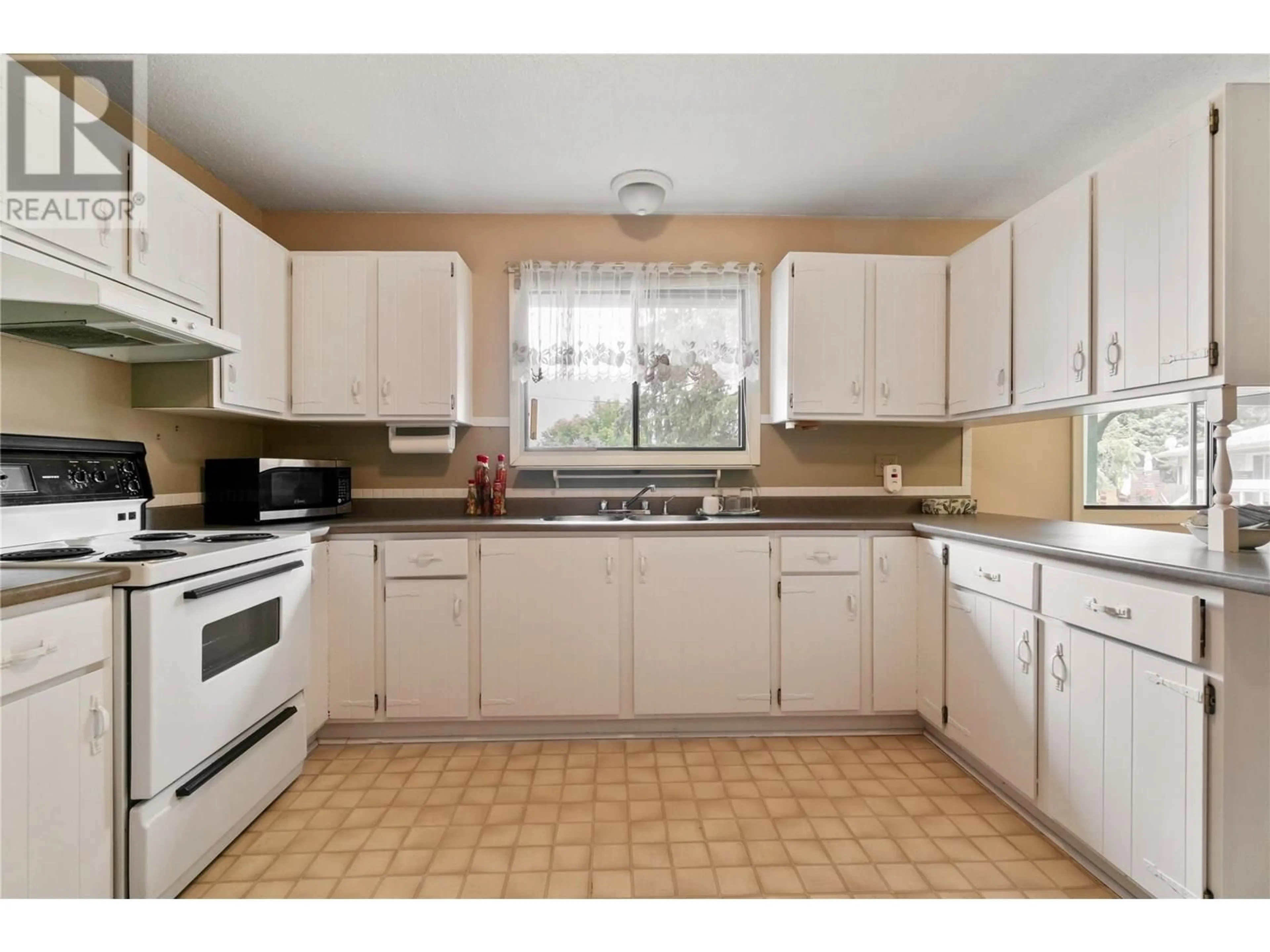Standard kitchen, unknown for 2289 HAYDEN PLACE, Armstrong British Columbia V0E1B1