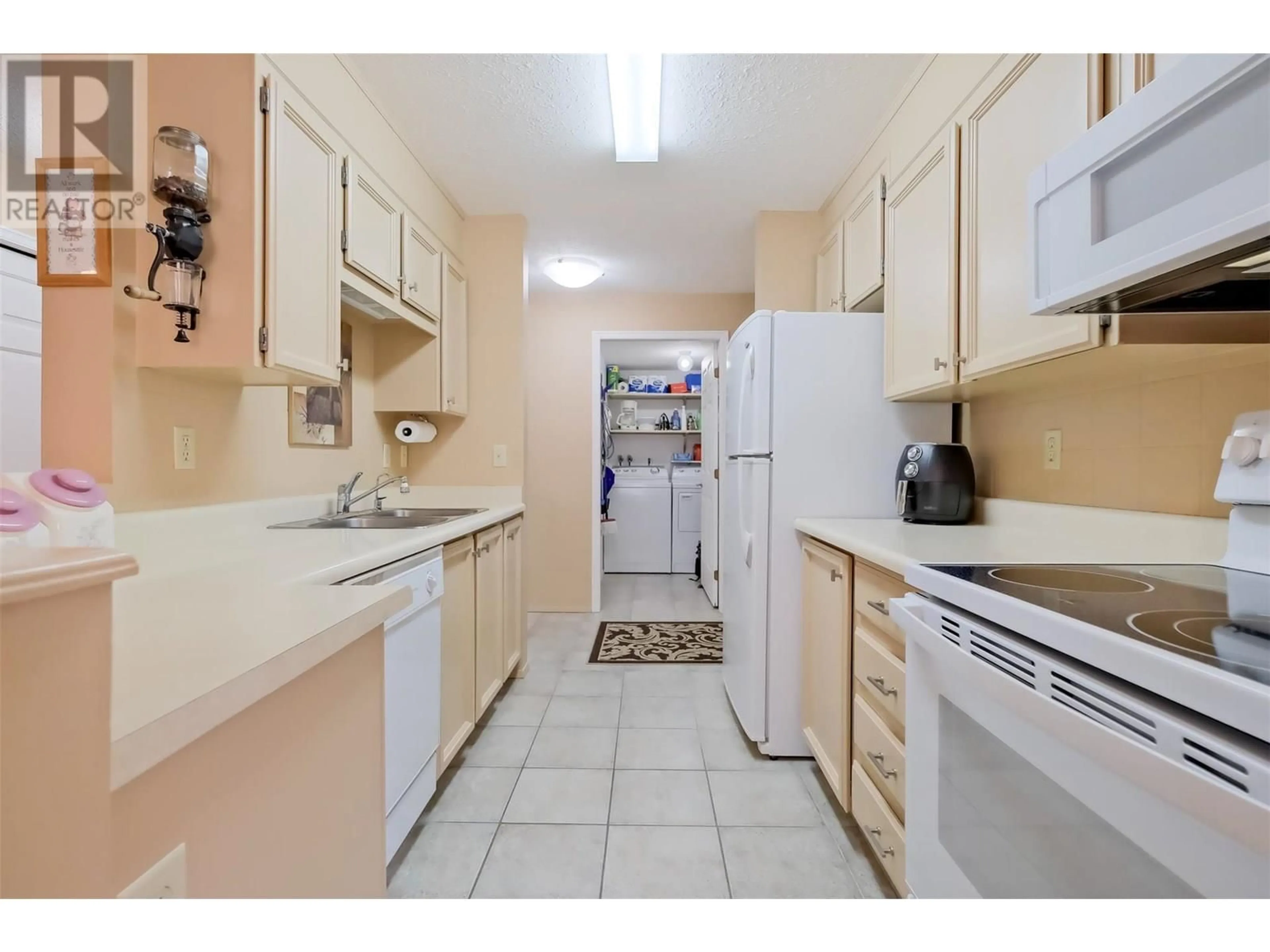 Standard kitchen, unknown for 205 - 740 WINNIPEG STREET, Penticton British Columbia V2A5N3