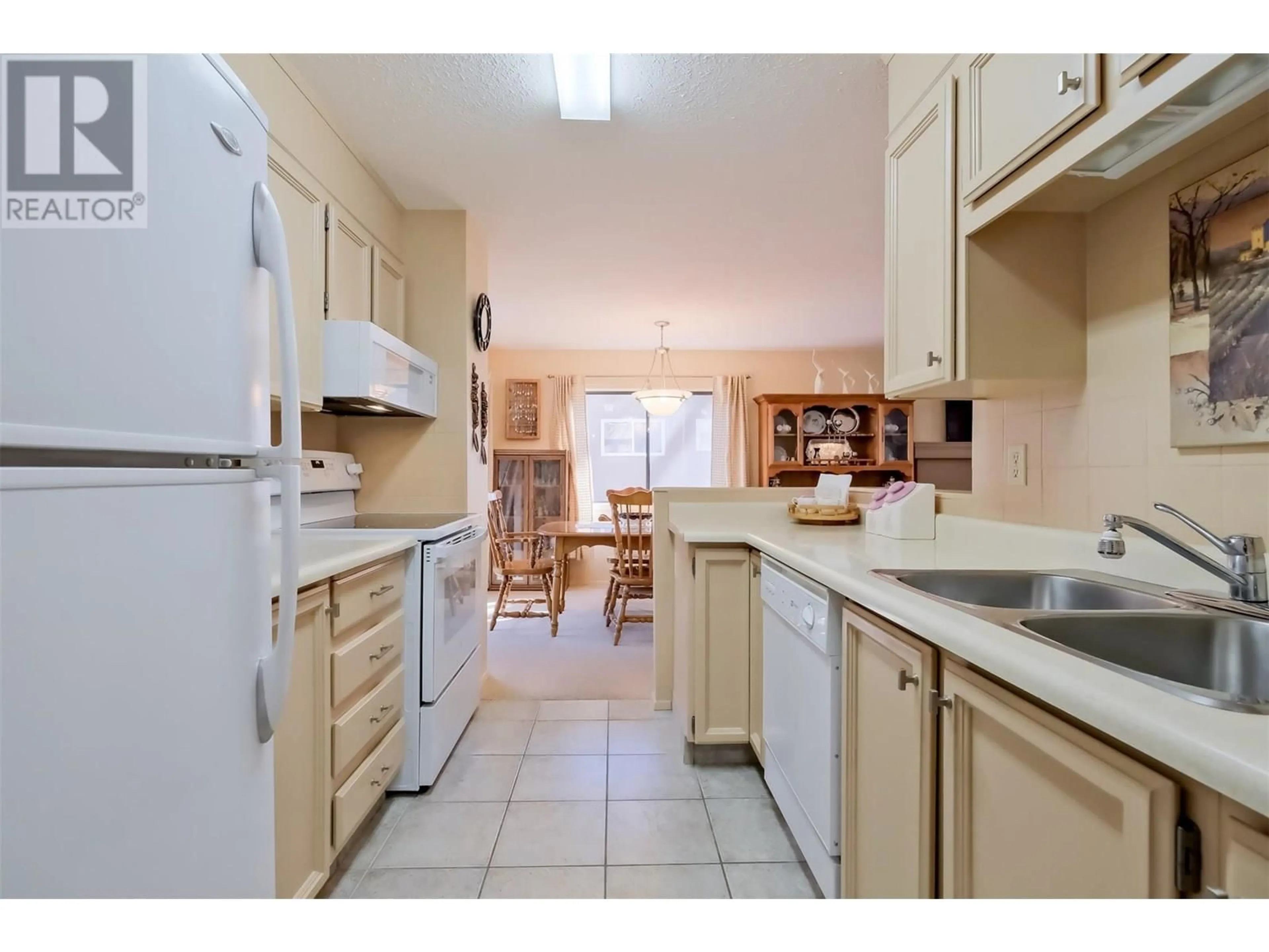 Standard kitchen, unknown for 205 - 740 WINNIPEG STREET, Penticton British Columbia V2A5N3