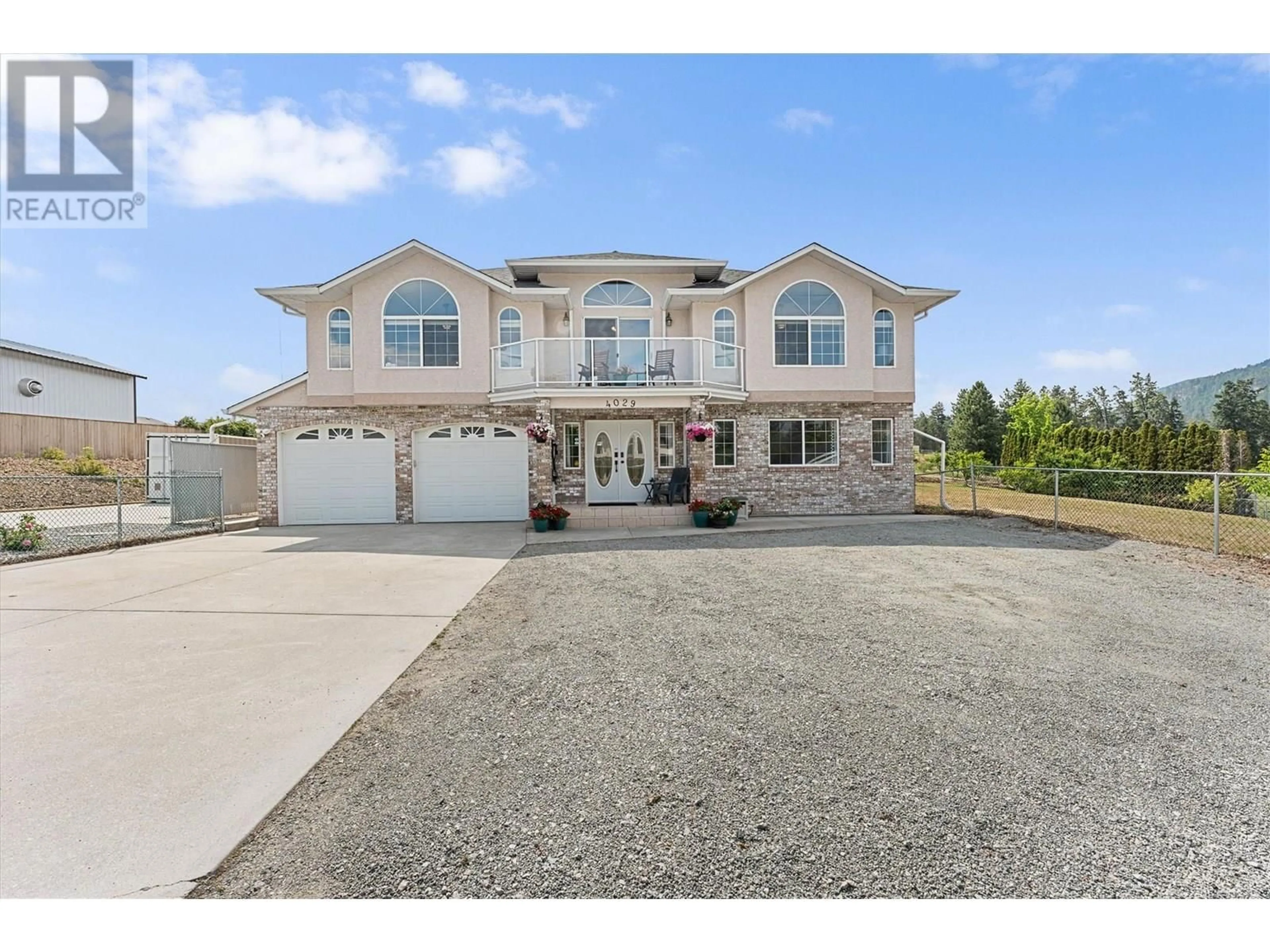 Home with vinyl exterior material, unknown for 4029 SMITH WAY, Peachland British Columbia V0H1X2