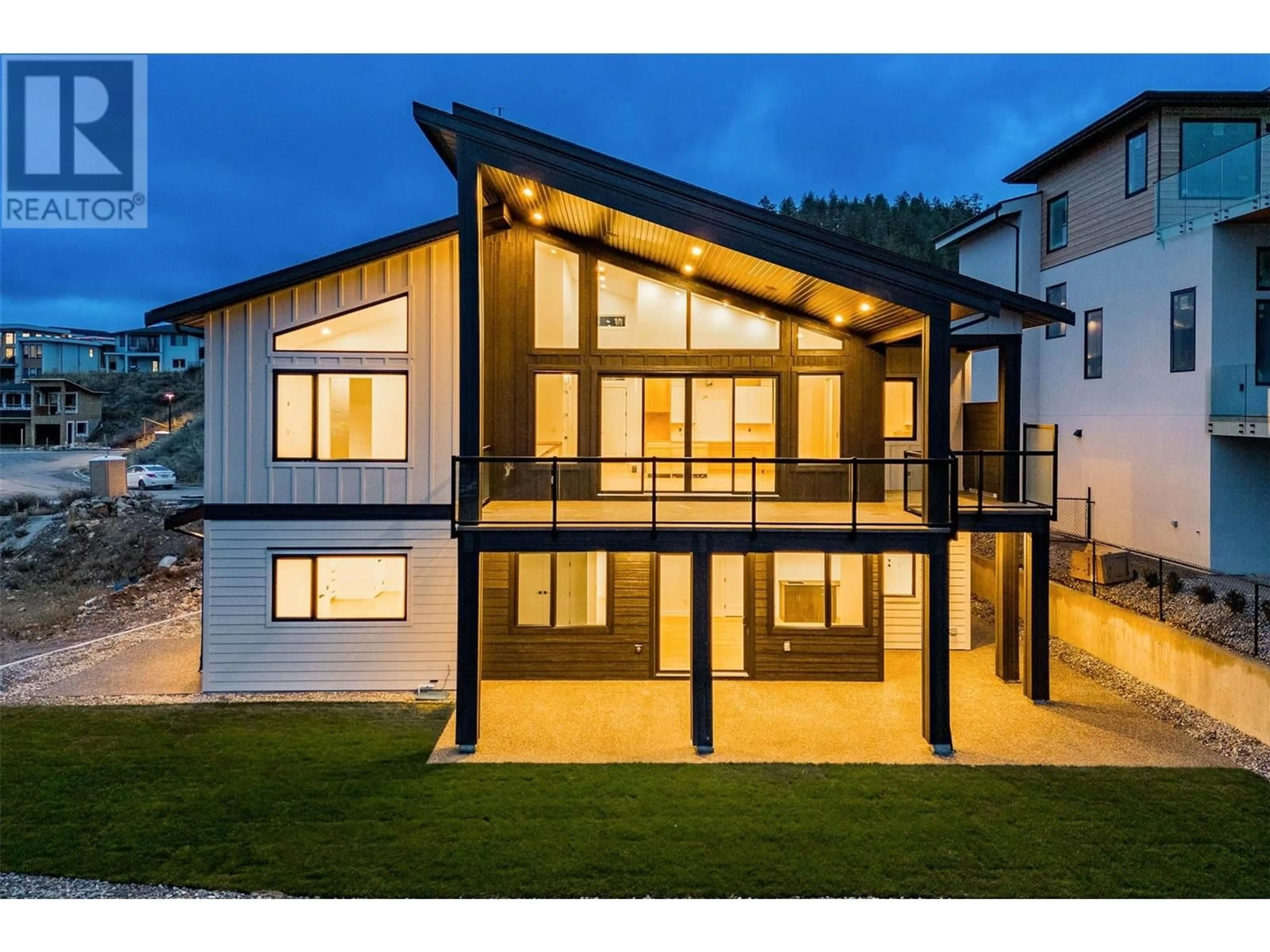 Home with vinyl exterior material, unknown for 1059 CARNOUSTIE DRIVE, Kelowna British Columbia V1P0A3