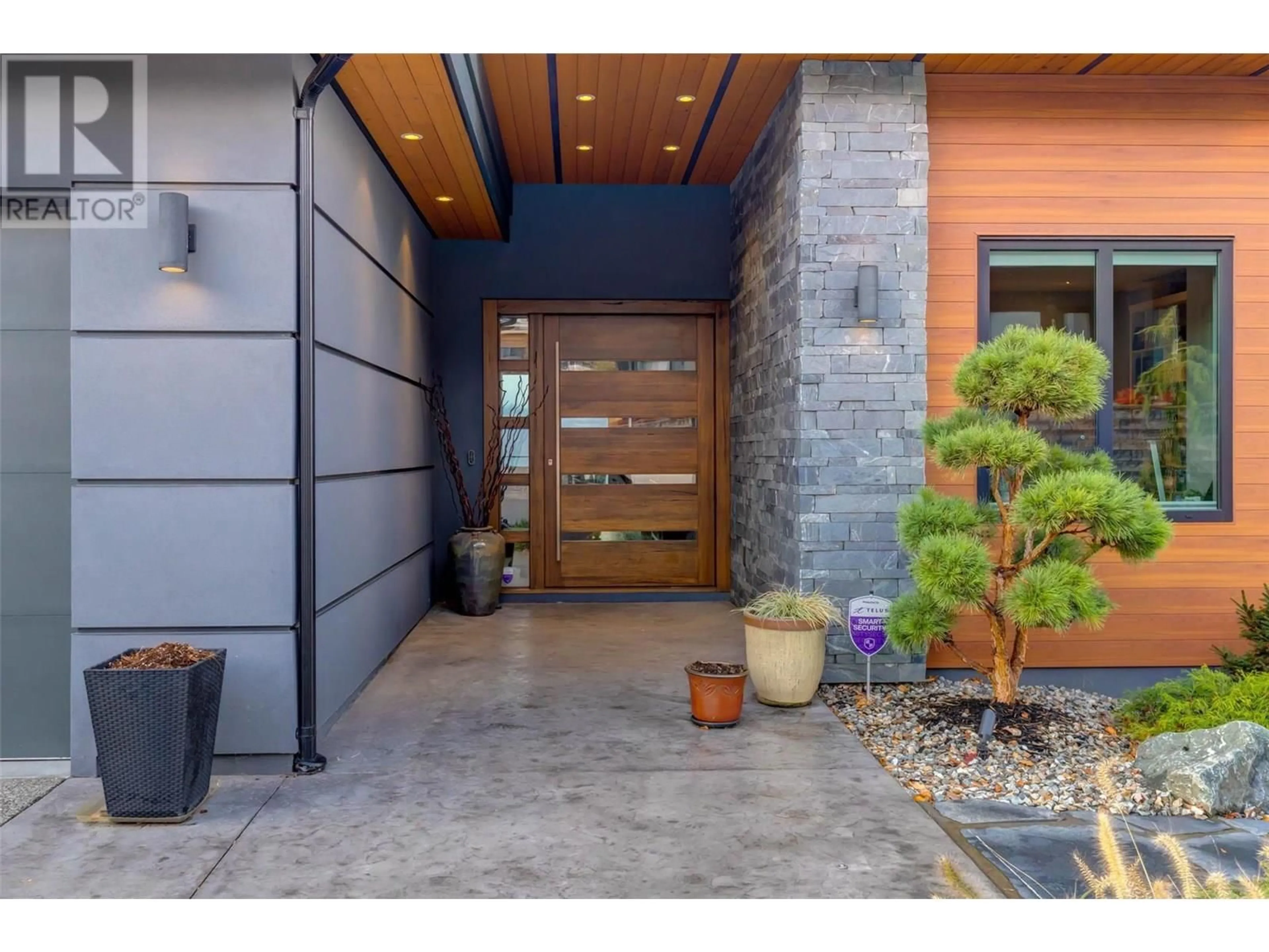 Indoor entryway for 1502 MARBLE LEDGE DRIVE, Lake Country British Columbia V4V2T4