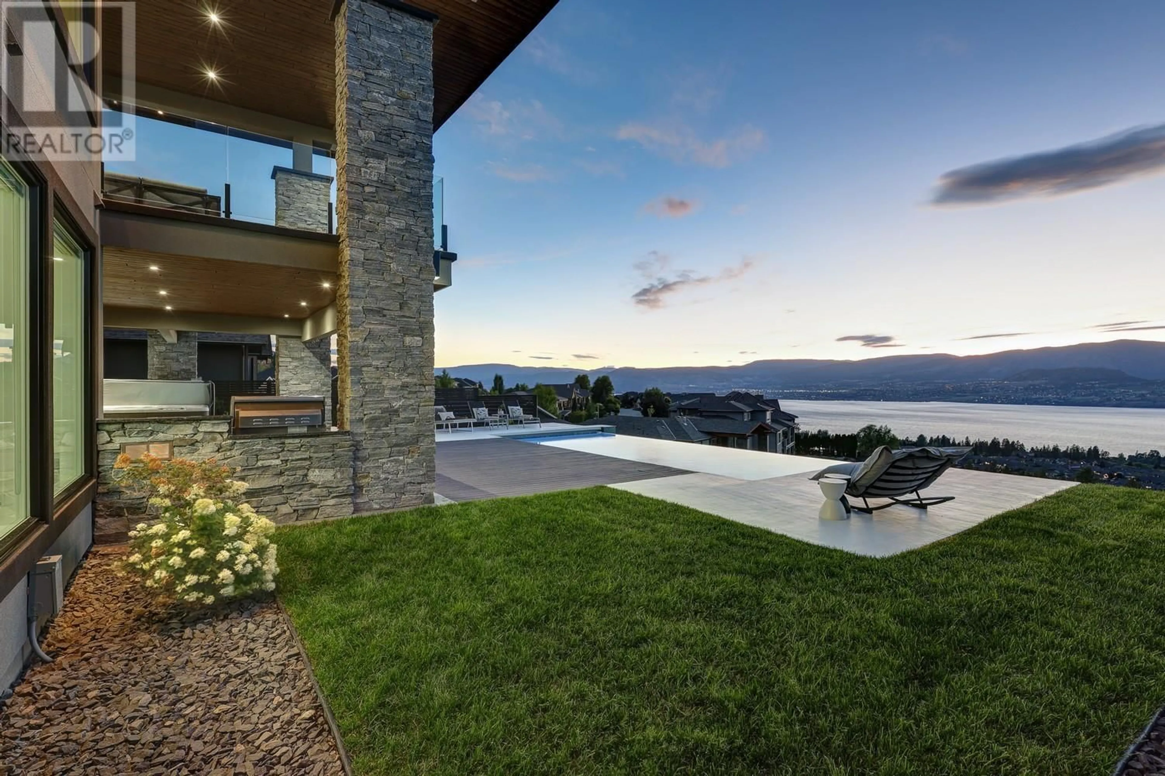 Patio, water/lake/river/ocean view for 858 CLARANCE AVENUE, Kelowna British Columbia V1W5H4