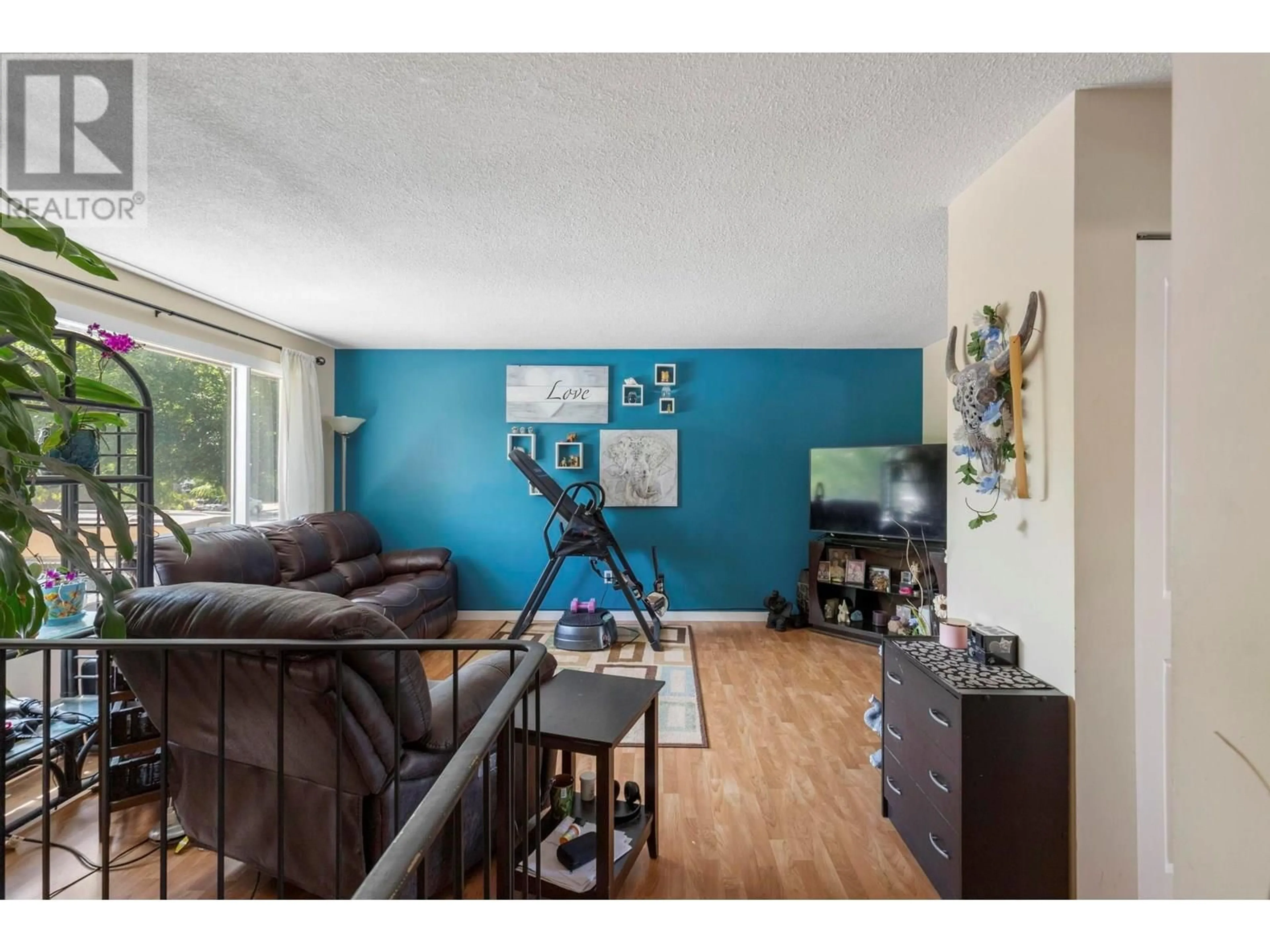 Living room with furniture, wood/laminate floor for 364 HEIN ROAD, Kelowna British Columbia V1X4A3