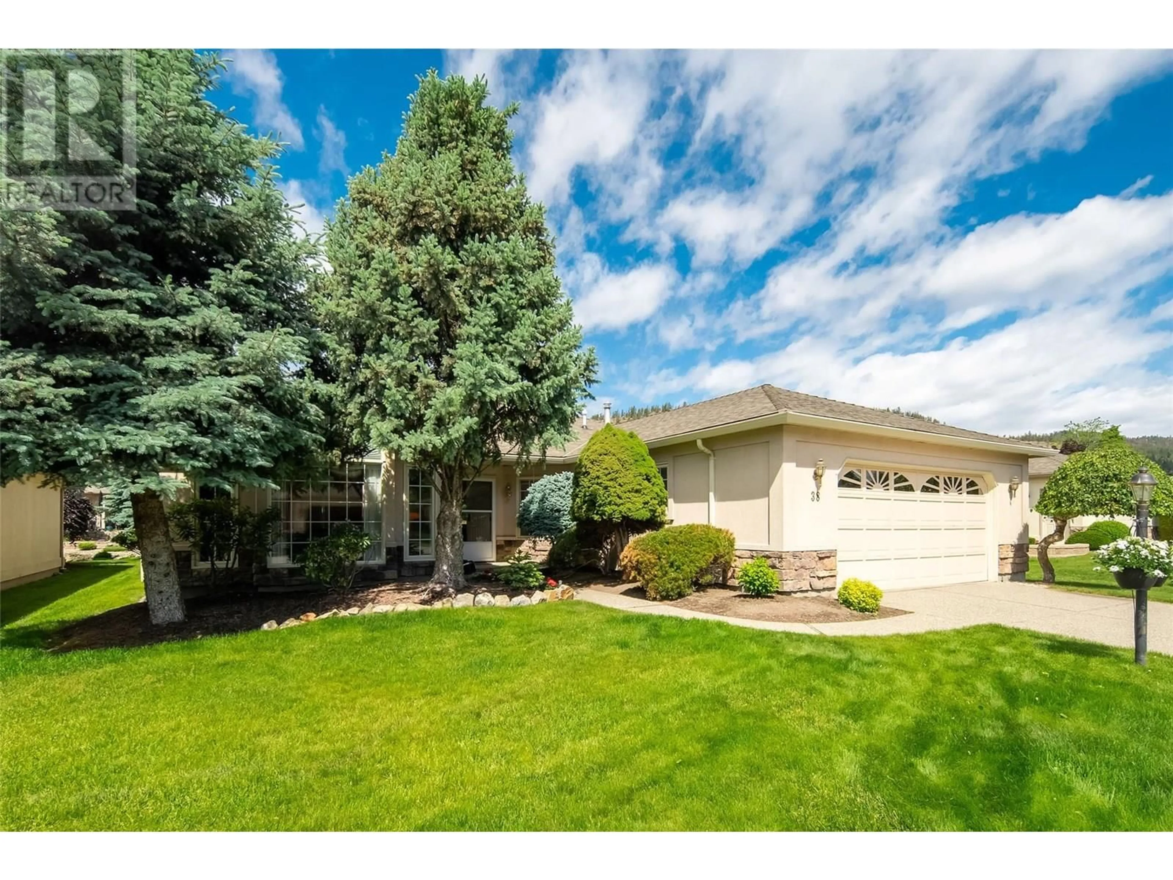 Home with vinyl exterior material, street for 38 - 595 YATES ROAD, Kelowna British Columbia V1V1P8