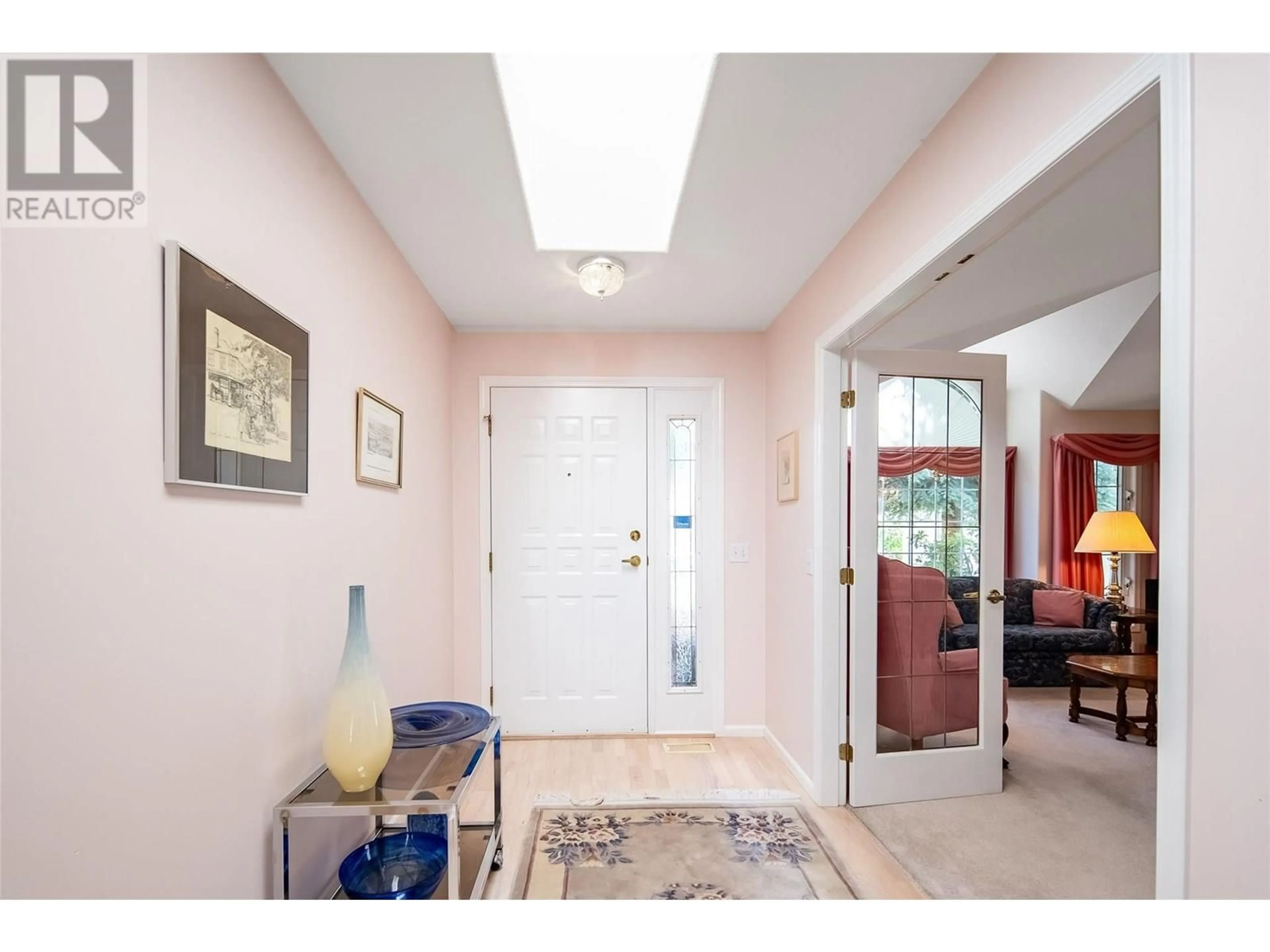 Indoor foyer for 38 - 595 YATES ROAD, Kelowna British Columbia V1V1P8