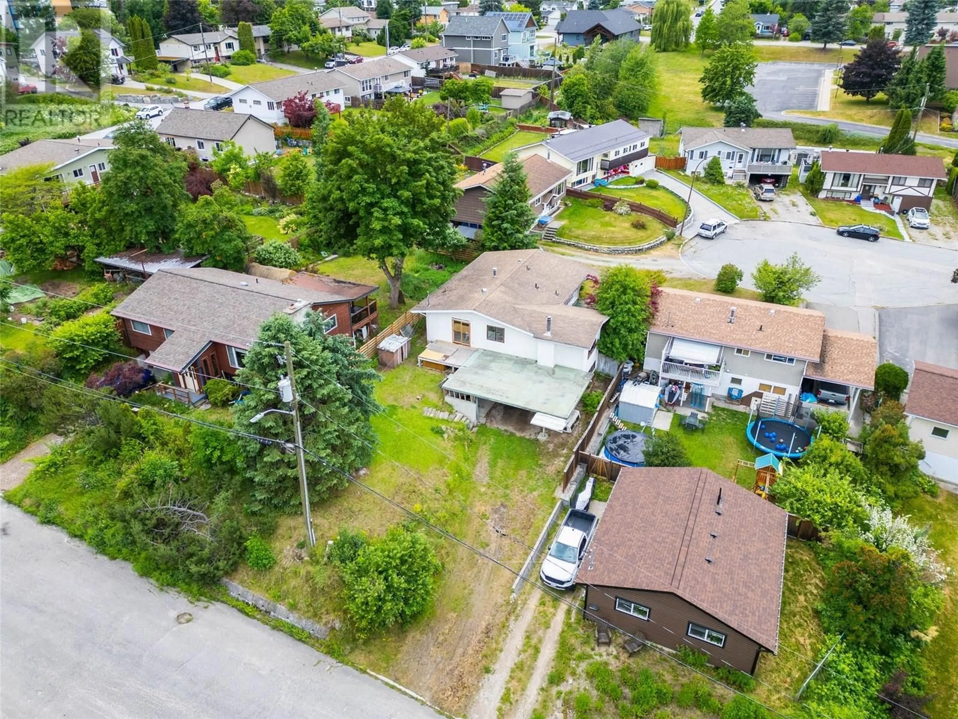 A pic from outside/outdoor area/front of a property/back of a property/a pic from drone, street for 1707 SLOCAN CRESCENT, Nelson British Columbia V1L5V6