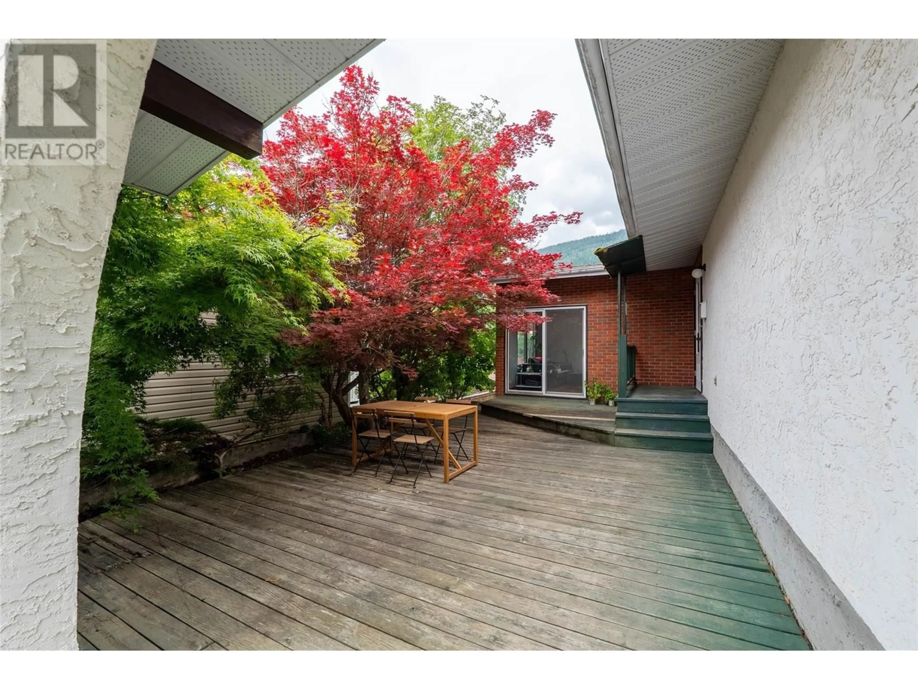 Patio, street for 1707 SLOCAN CRESCENT, Nelson British Columbia V1L5V6