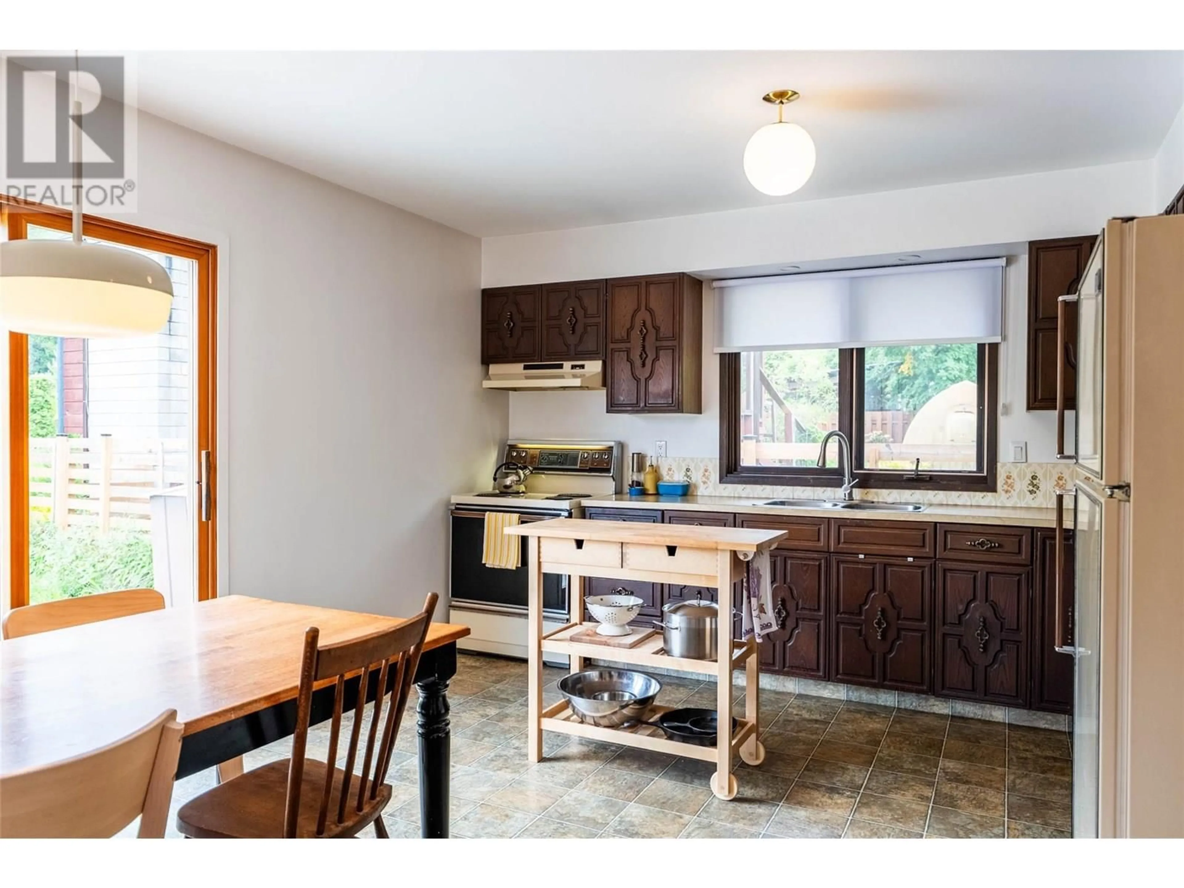 Standard kitchen, unknown for 1707 SLOCAN CRESCENT, Nelson British Columbia V1L5V6
