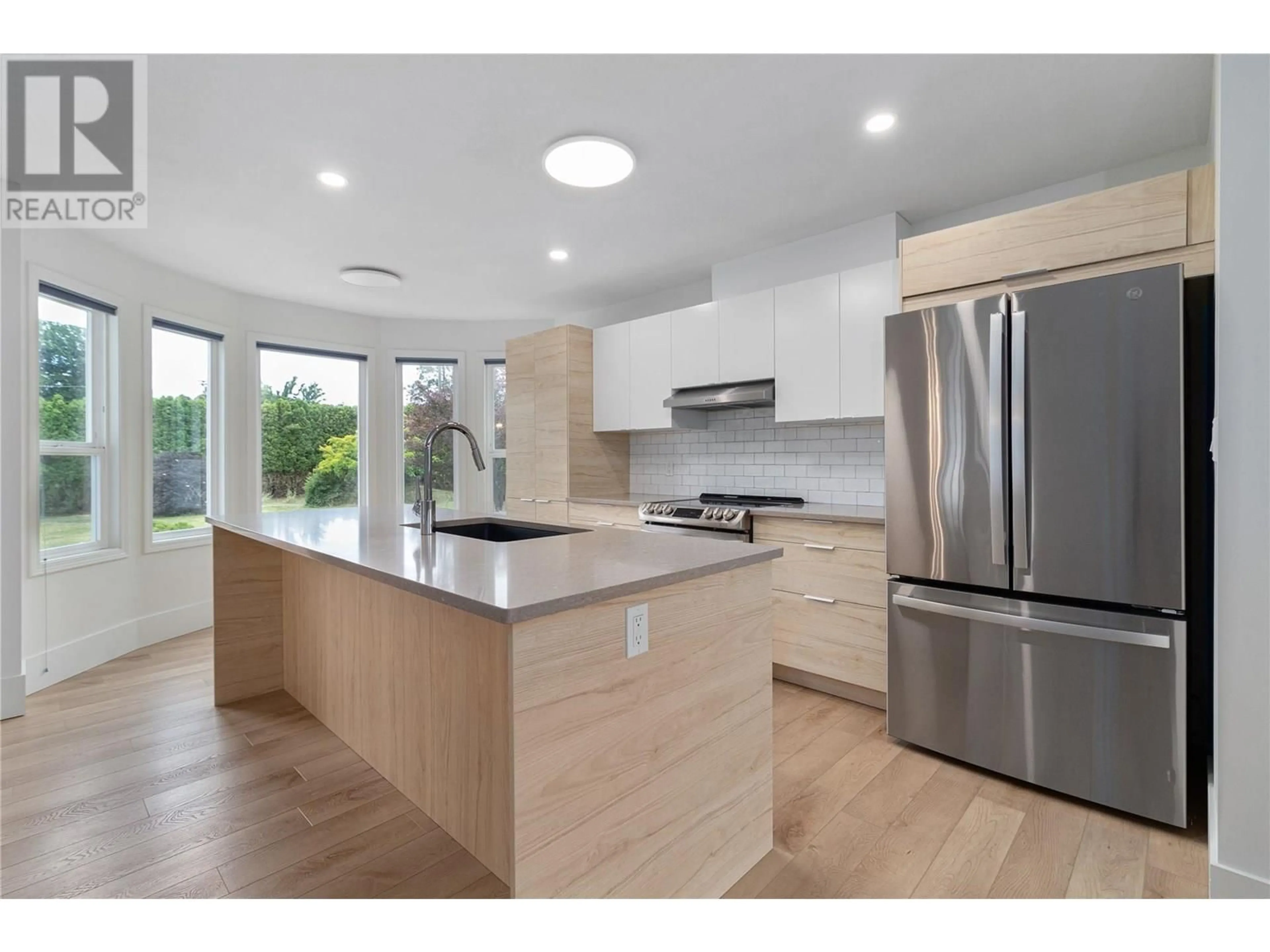 Open concept kitchen, wood/laminate floor for 810 WESTBROOK DRIVE, West Kelowna British Columbia V1Z1R3