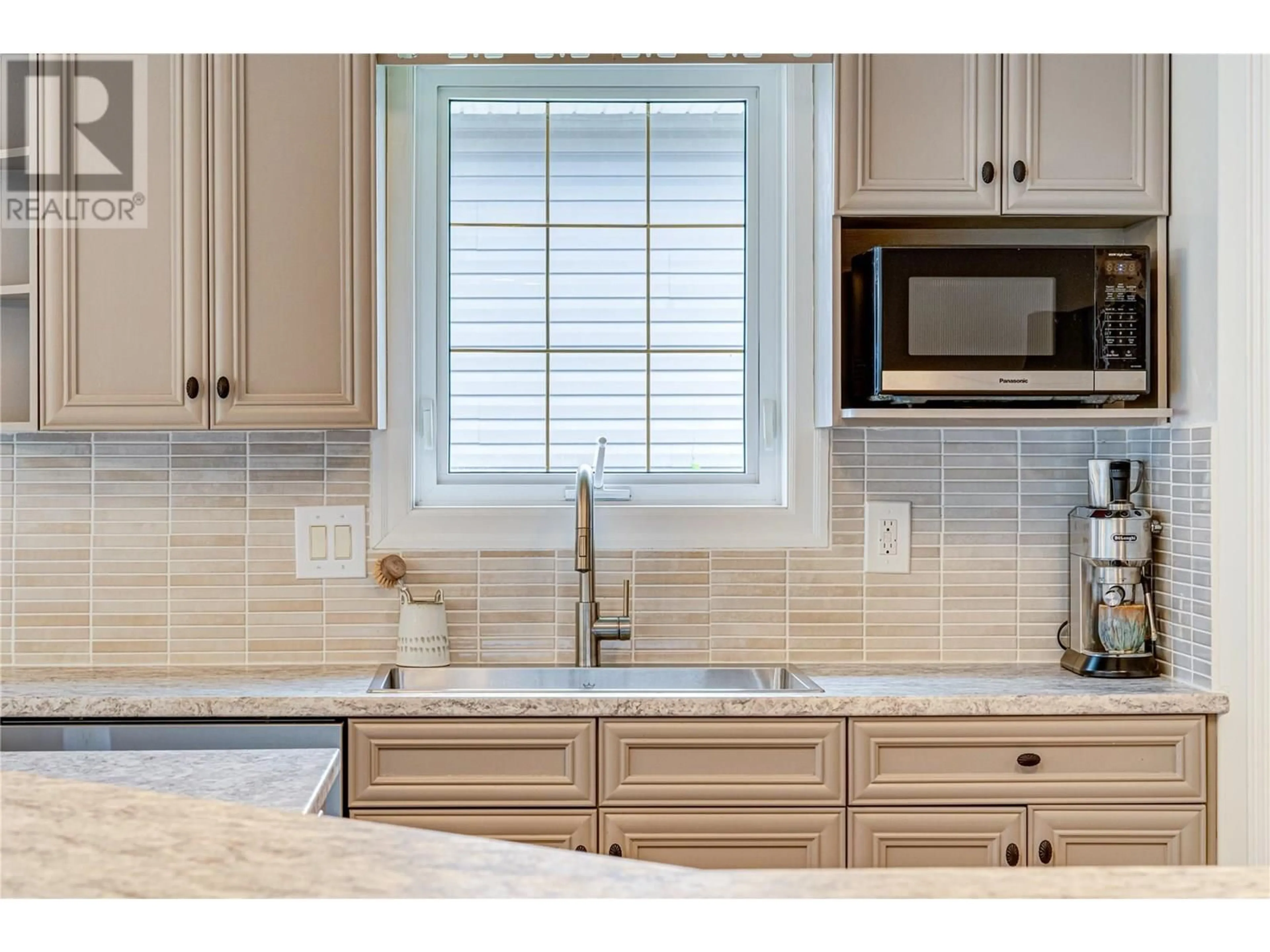 Contemporary kitchen, ceramic/tile floor for 1351 CYPRESS DRIVE, Sparwood British Columbia V0B2G2