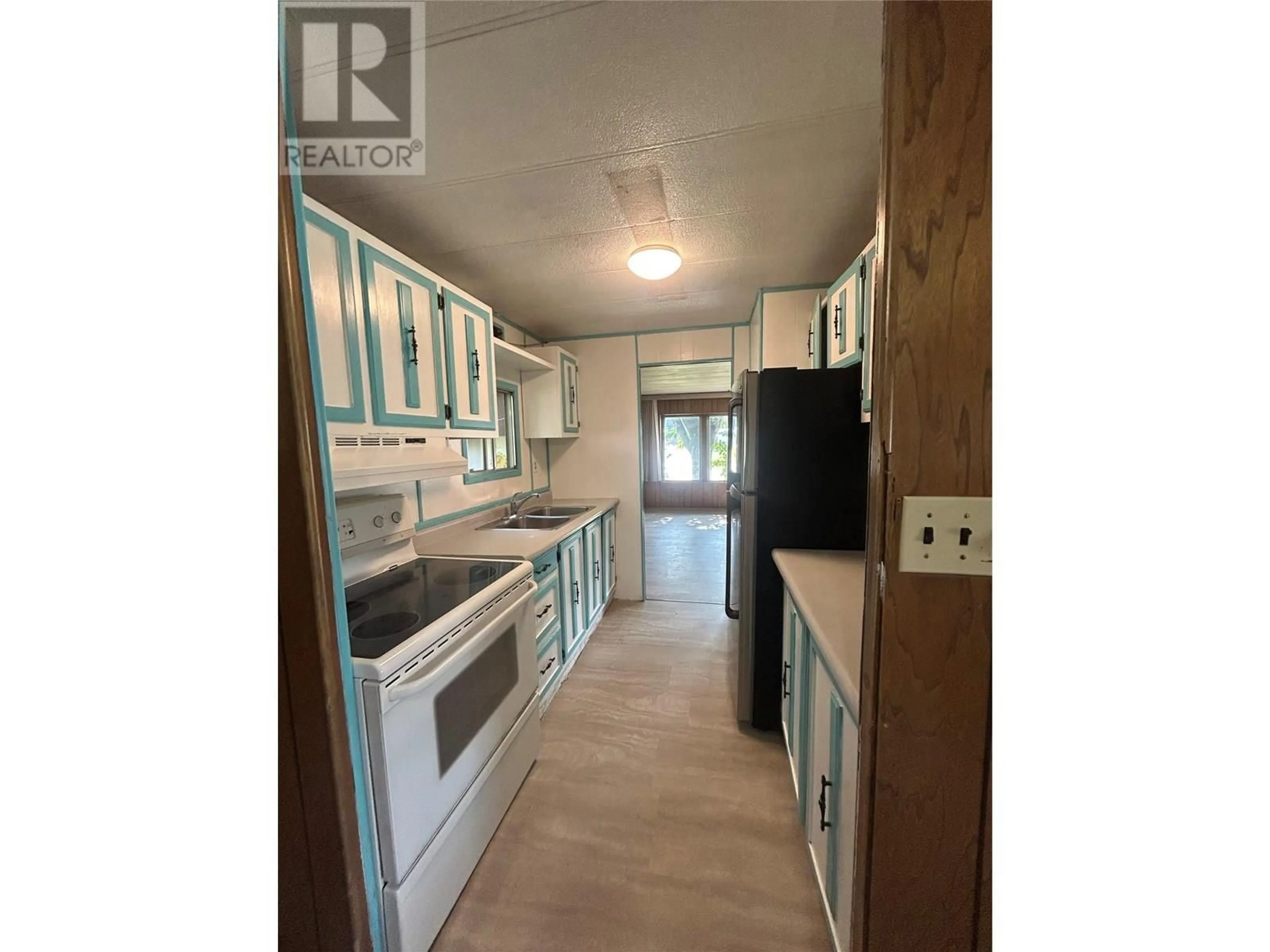 Standard kitchen, unknown for 29 - 241 23 HIGHWAY NORTH, Revelstoke British Columbia V0E2S0