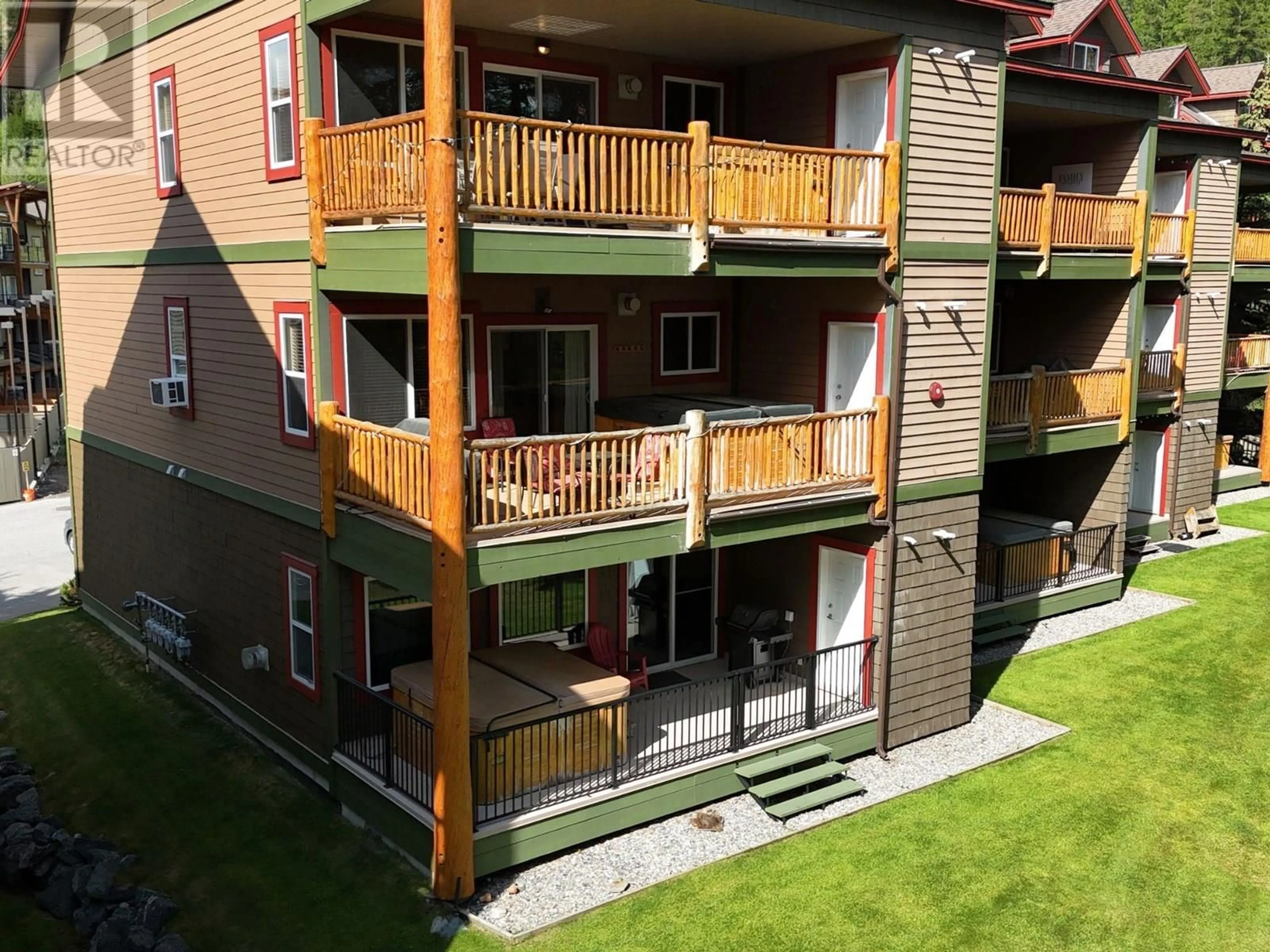 A pic from outside/outdoor area/front of a property/back of a property/a pic from drone, building for 301 - 300 STEMWINDER DRIVE, Kimberley British Columbia V1A3E9