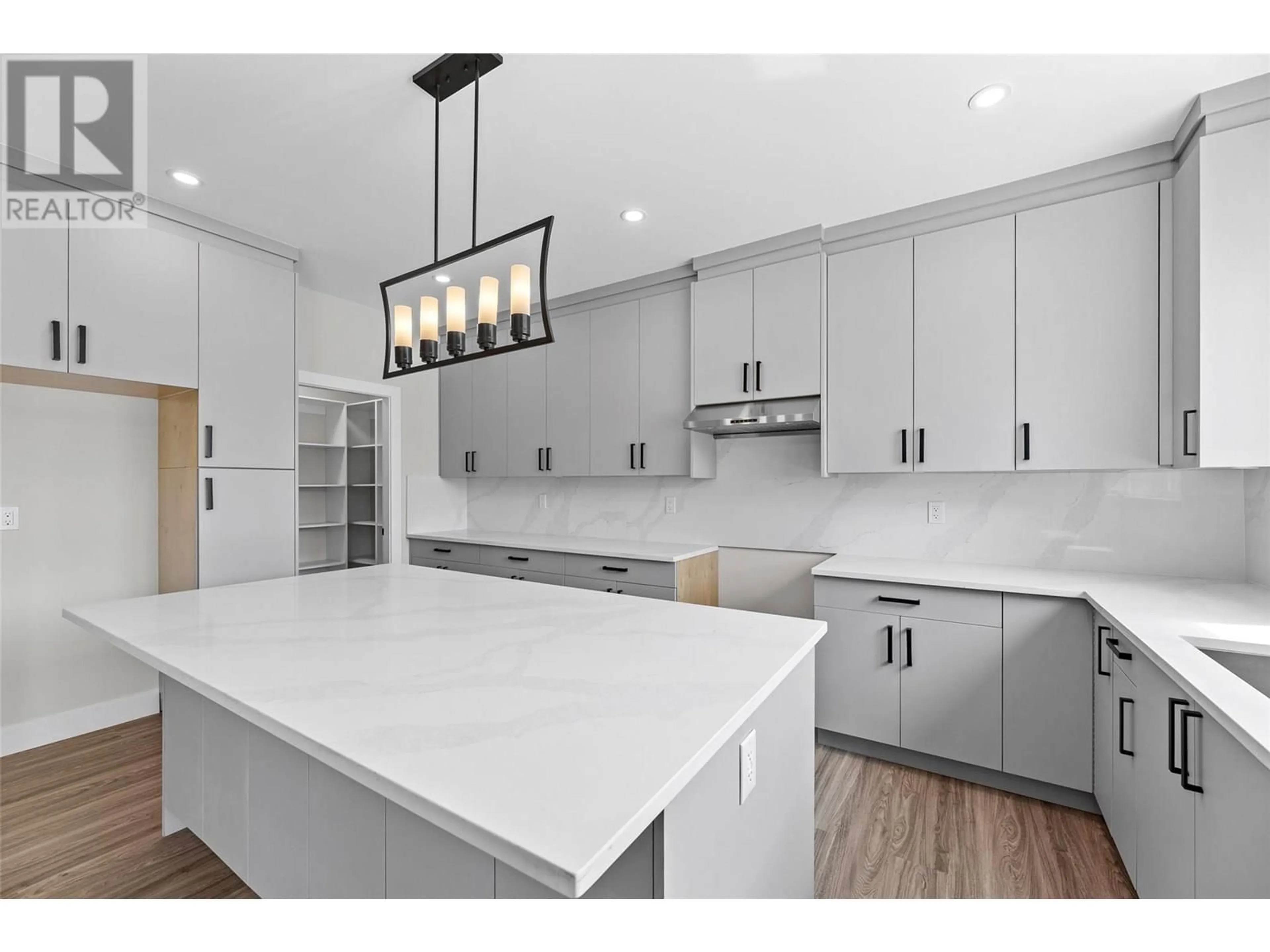Open concept kitchen, unknown for 1795 VIEWPOINT DRIVE, Kelowna British Columbia V1Z4E1