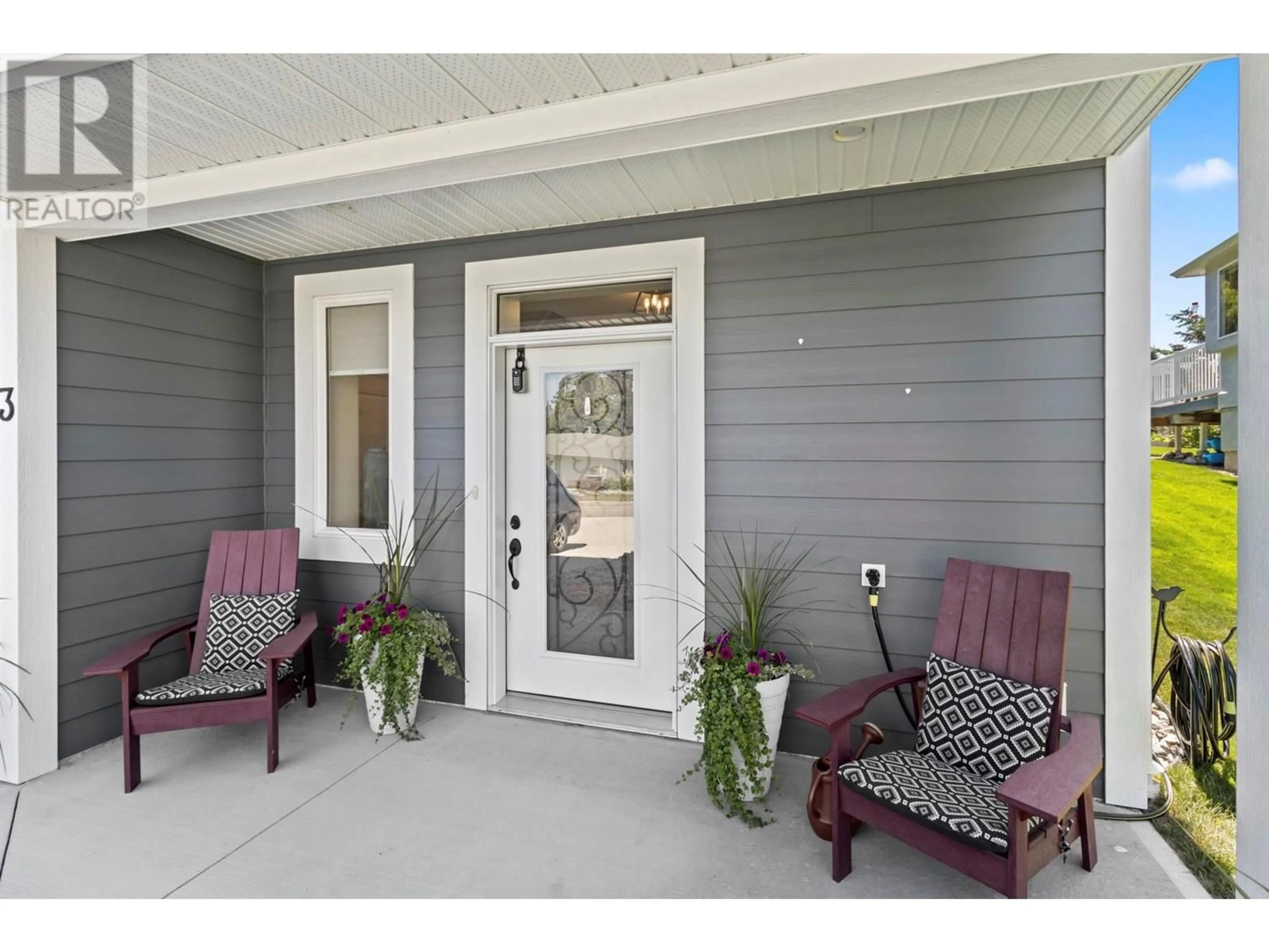 Indoor entryway for 3 - 2592 ALPEN PARADIES ROAD, Blind Bay British Columbia V0E1H1