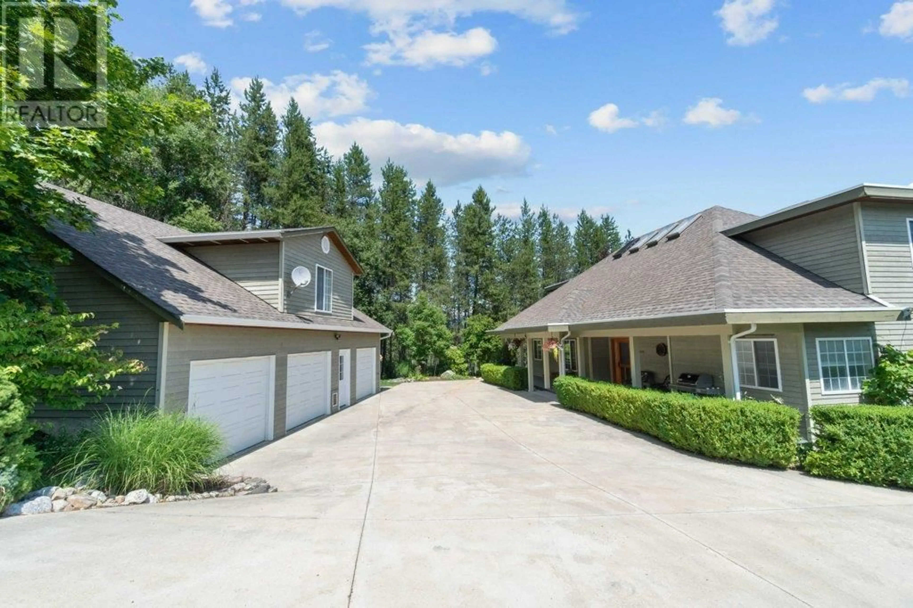 A pic from outside/outdoor area/front of a property/back of a property/a pic from drone, unknown for 3800 60 STREET NORTHWEST, Salmon Arm British Columbia V1E3A8
