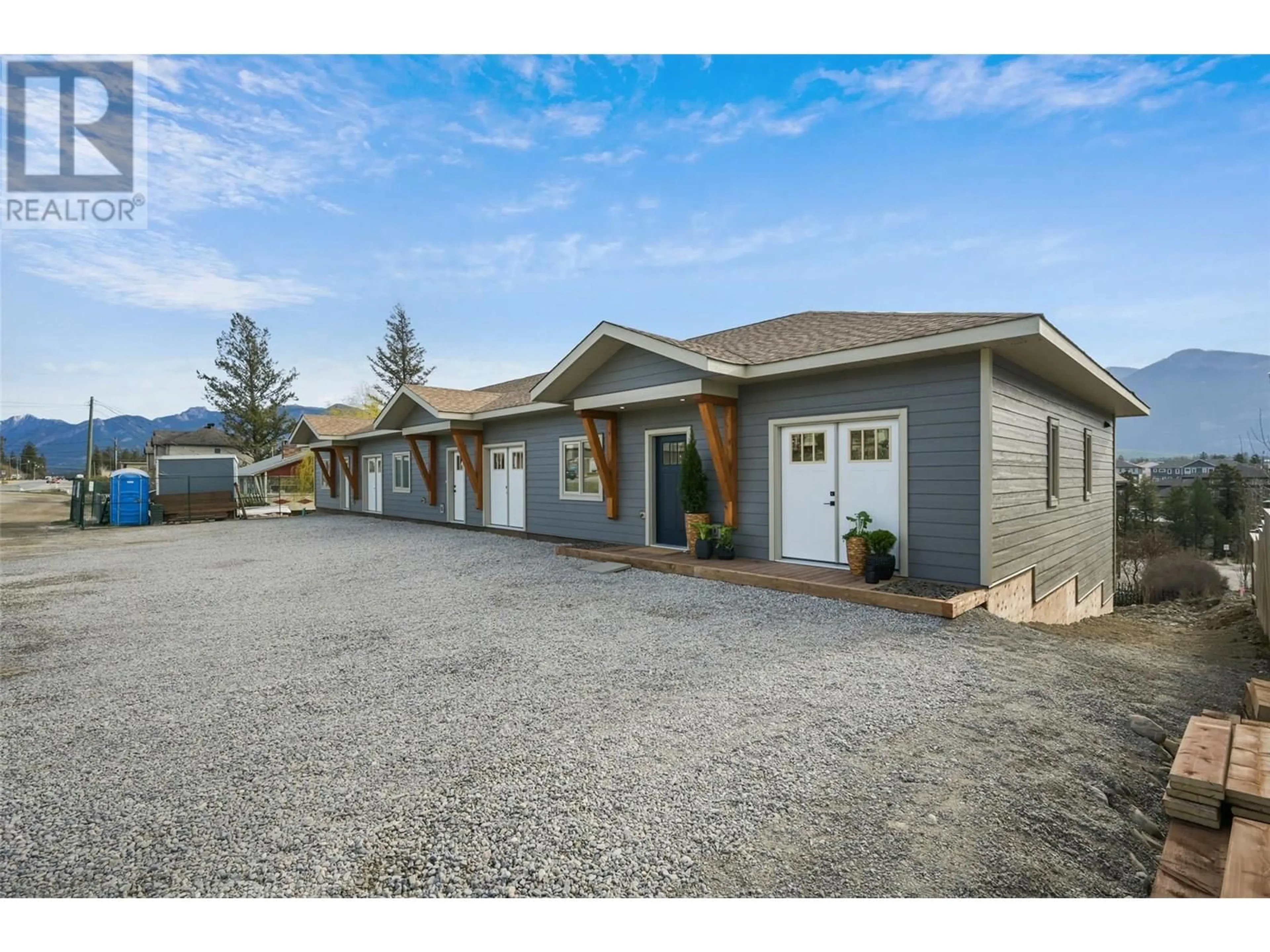 Indoor garage for 745 10 AVENUE, Invermere British Columbia V0A1K0
