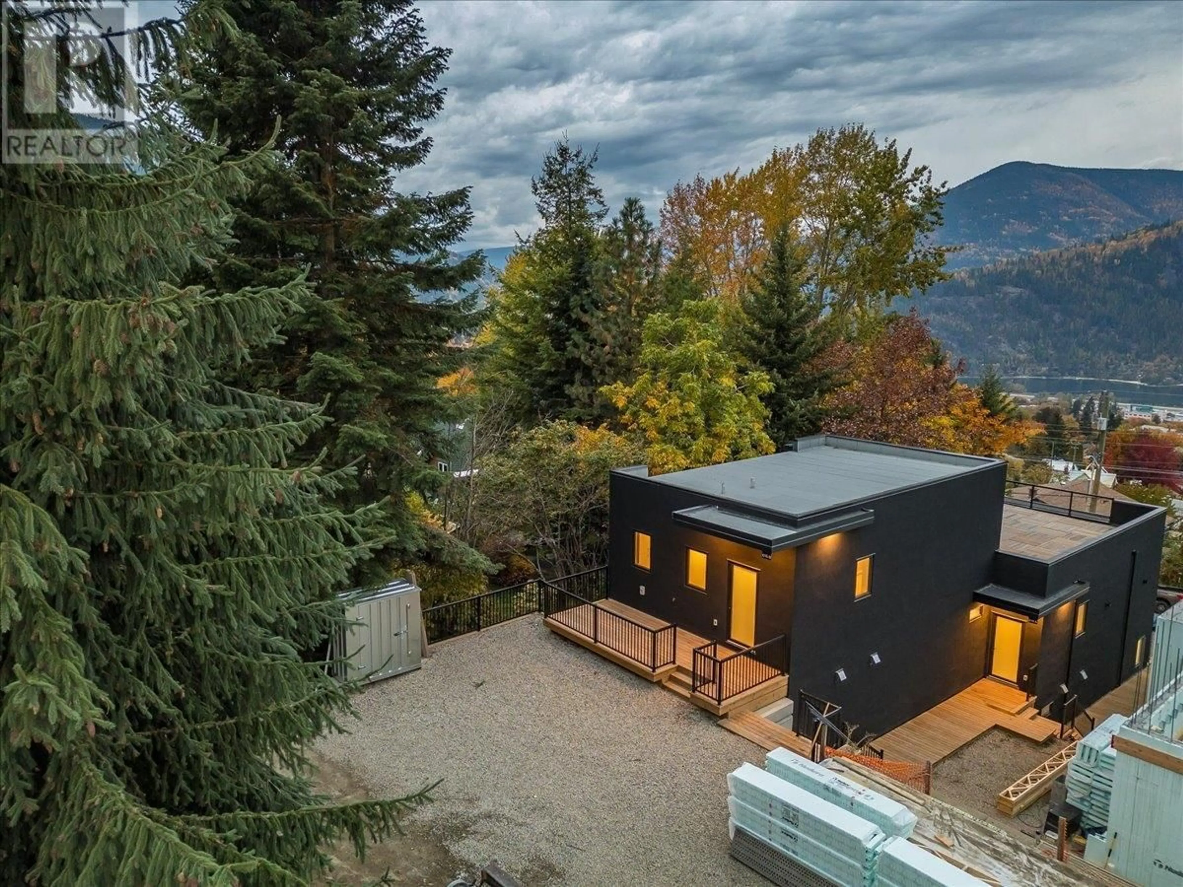 A pic from outside/outdoor area/front of a property/back of a property/a pic from drone, mountain view for A - 616 RICHARDS STREET, Nelson British Columbia V1L5K5