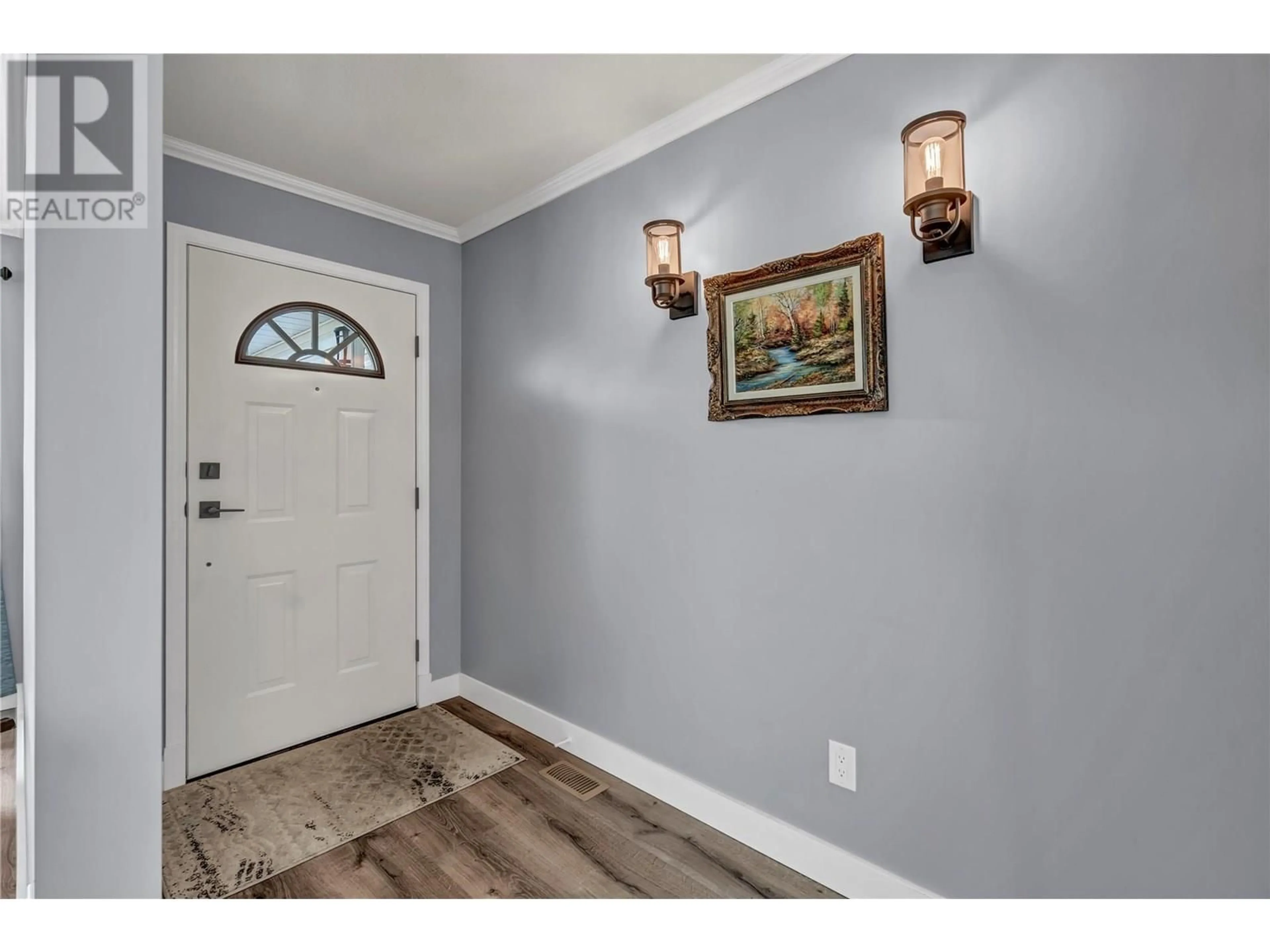 Indoor entryway for 55 KINGFISHER DRIVE, Penticton British Columbia V2A8K6