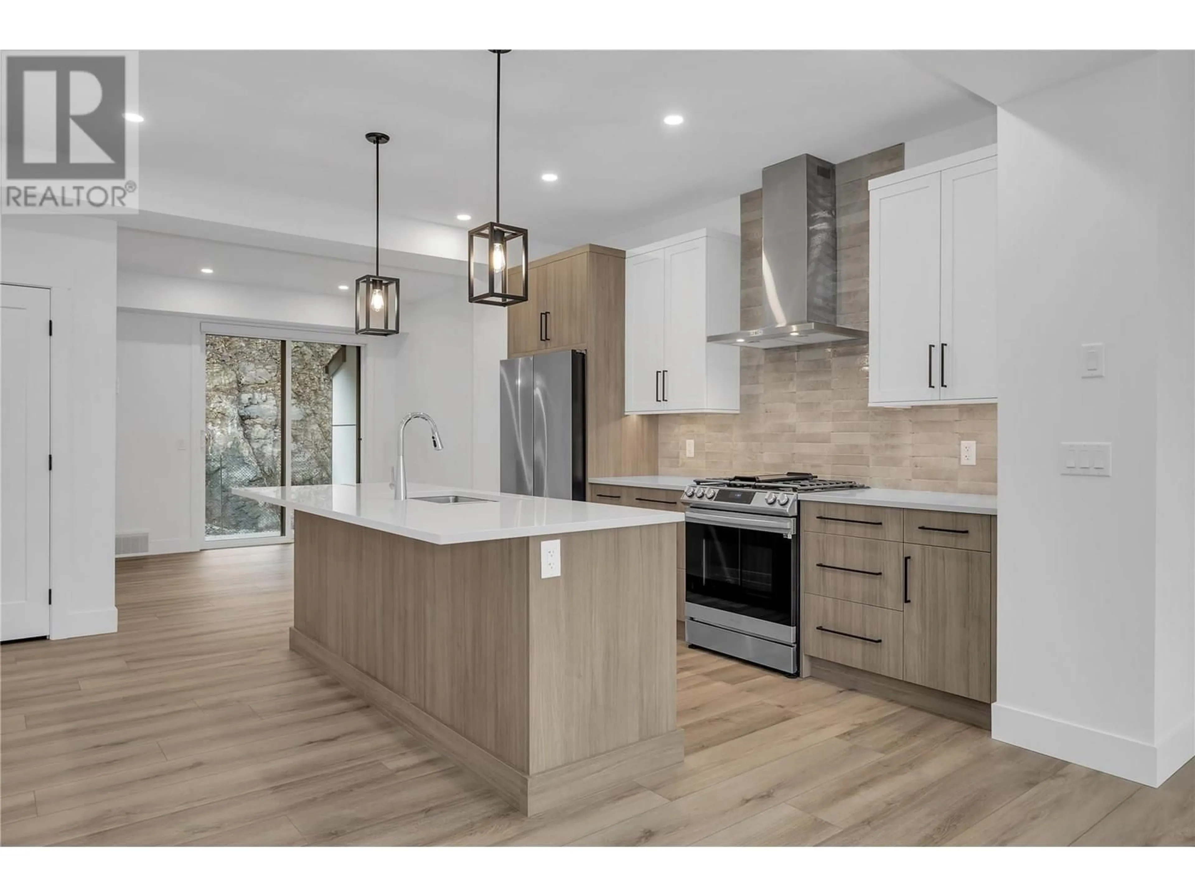 Open concept kitchen, wood/laminate floor for 17 - 2835 CANYON CREST DRIVE, West Kelowna British Columbia V4T0G8