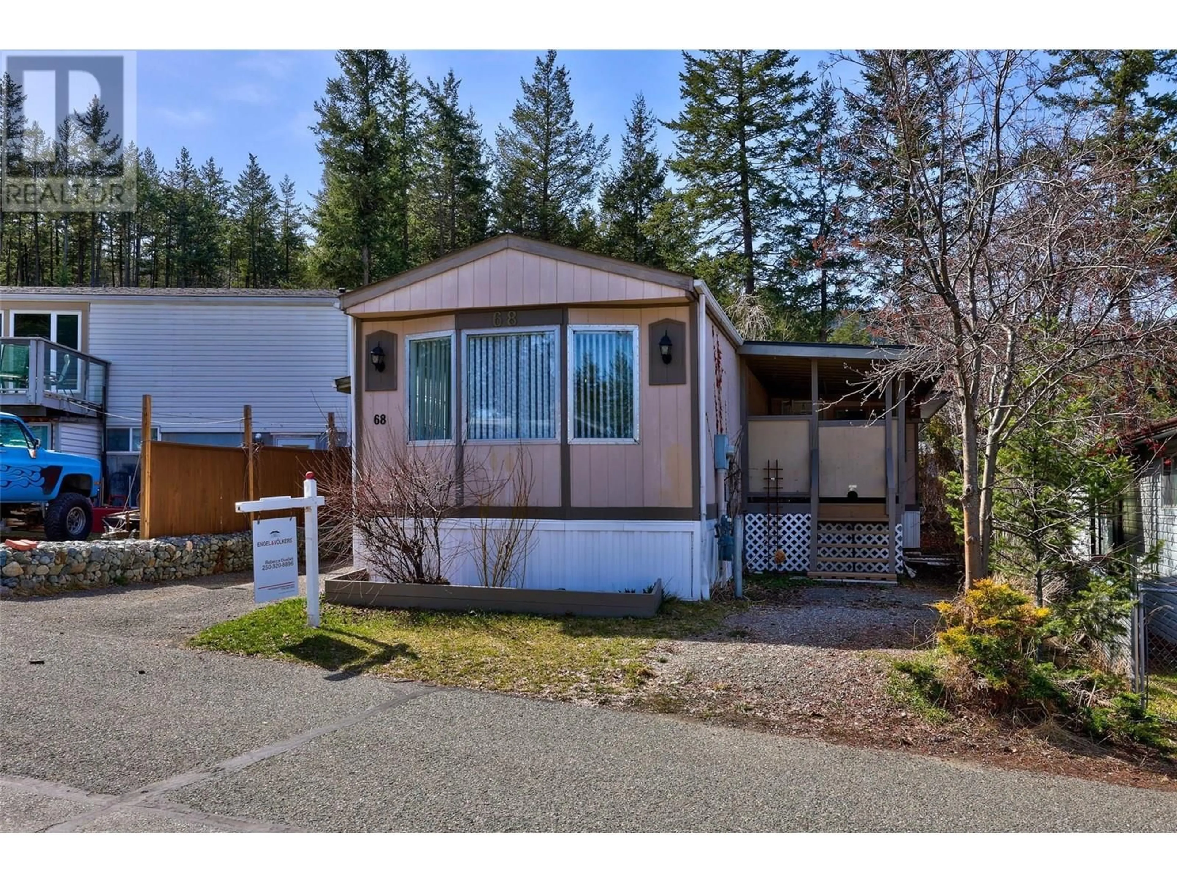 Home with vinyl exterior material, street for 68 - 1555 HOWE ROAD, Kamloops British Columbia V1S1V1
