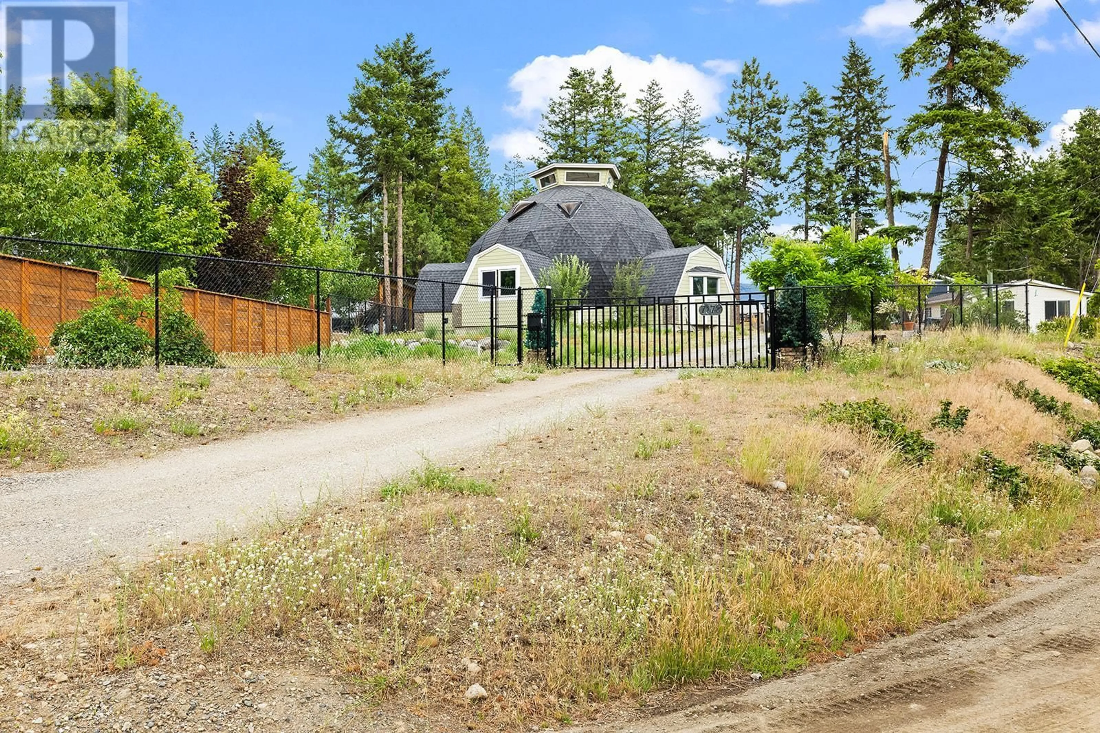 A pic from outside/outdoor area/front of a property/back of a property/a pic from drone, unknown for 7172 DUNWATERS ROAD, Kelowna British Columbia V1Z3W5