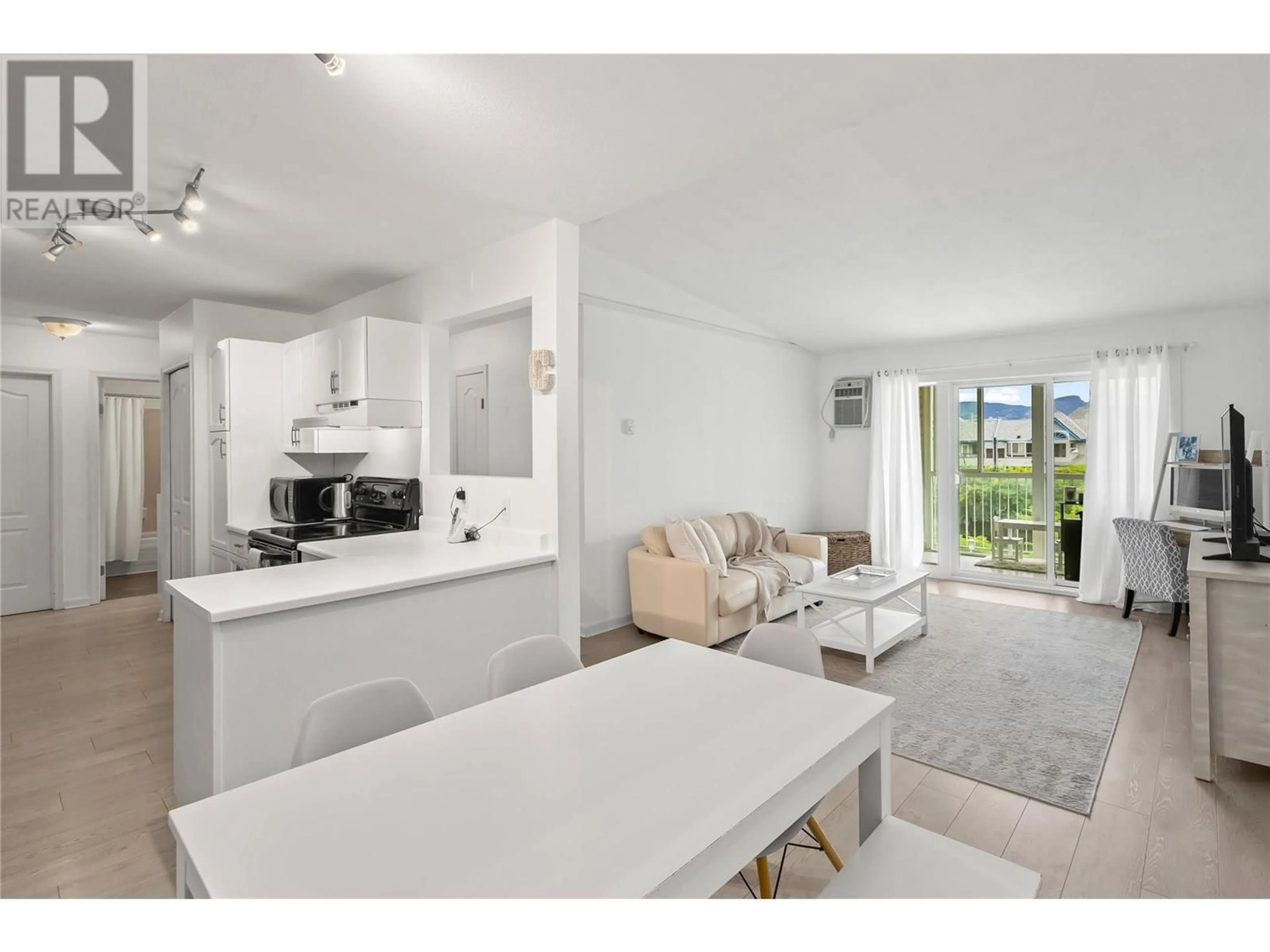 Open concept kitchen, unknown for 416 - 3160 CASORSO ROAD, Kelowna British Columbia V1W3L7