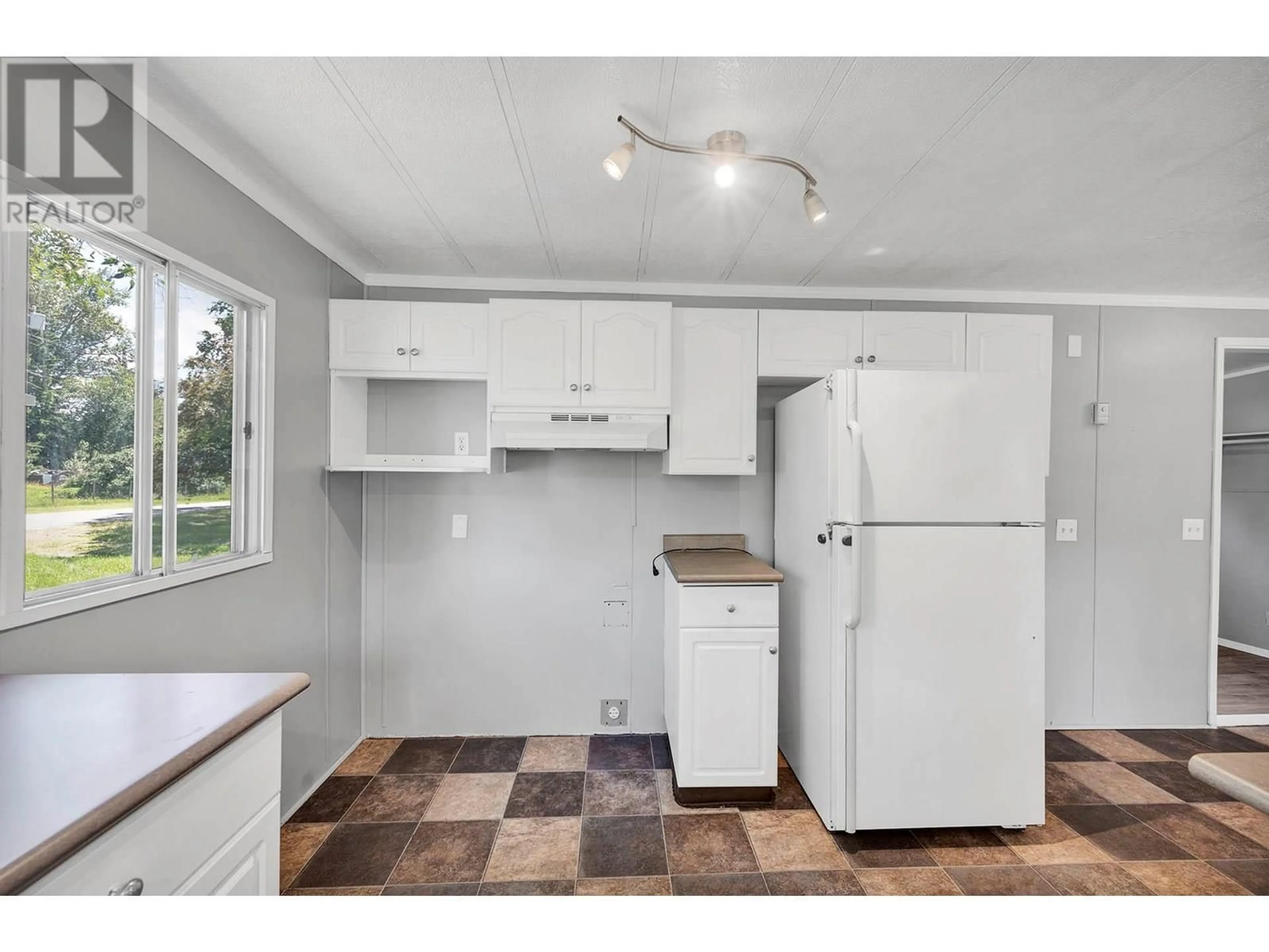 Standard kitchen, unknown for 55 BLANCHARD ROAD, Clearwater British Columbia V0E1N1