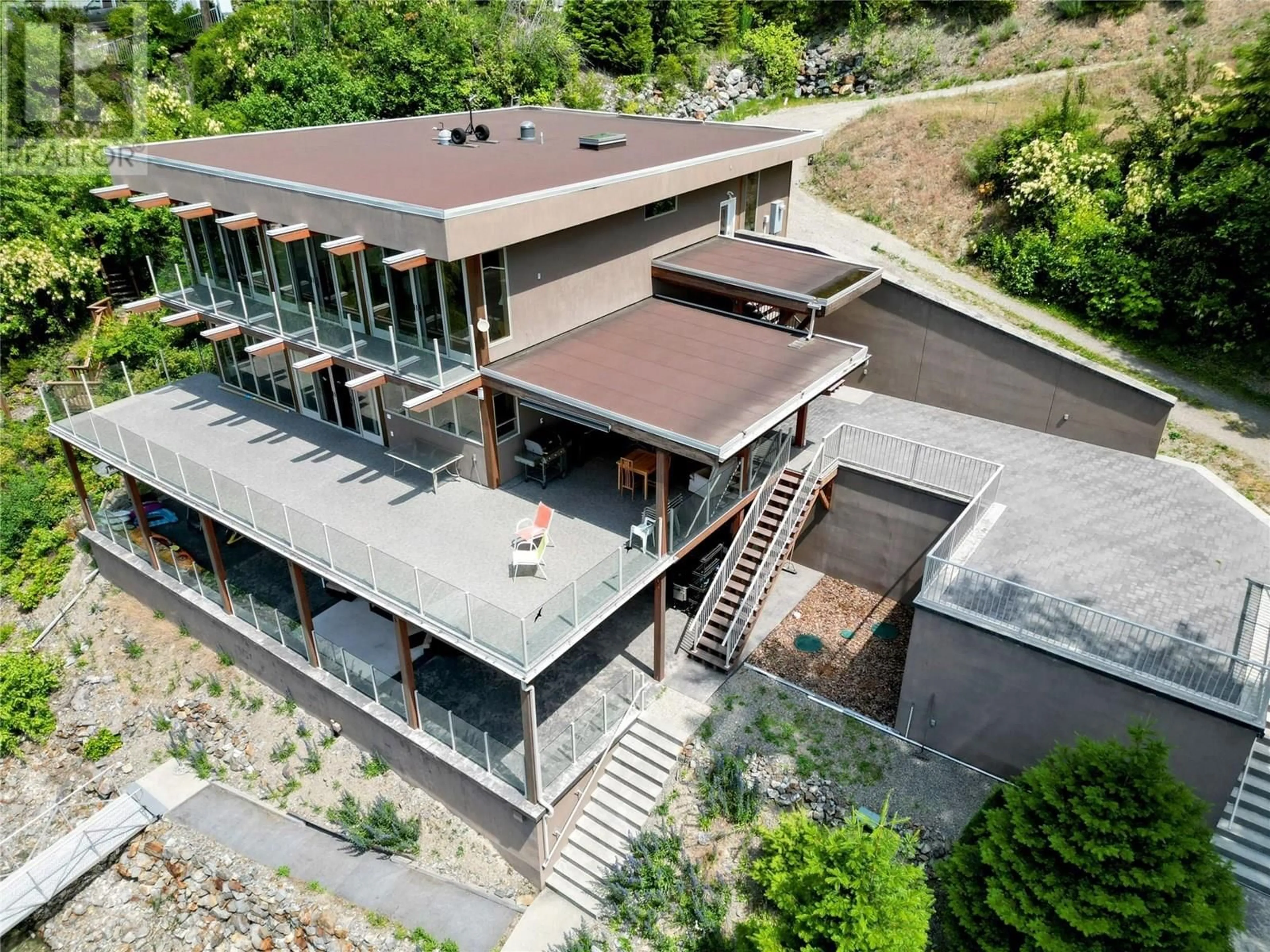 A pic from outside/outdoor area/front of a property/back of a property/a pic from drone, unknown for 2411 SUNSET DRIVE, Christina Lake British Columbia V0H1E2