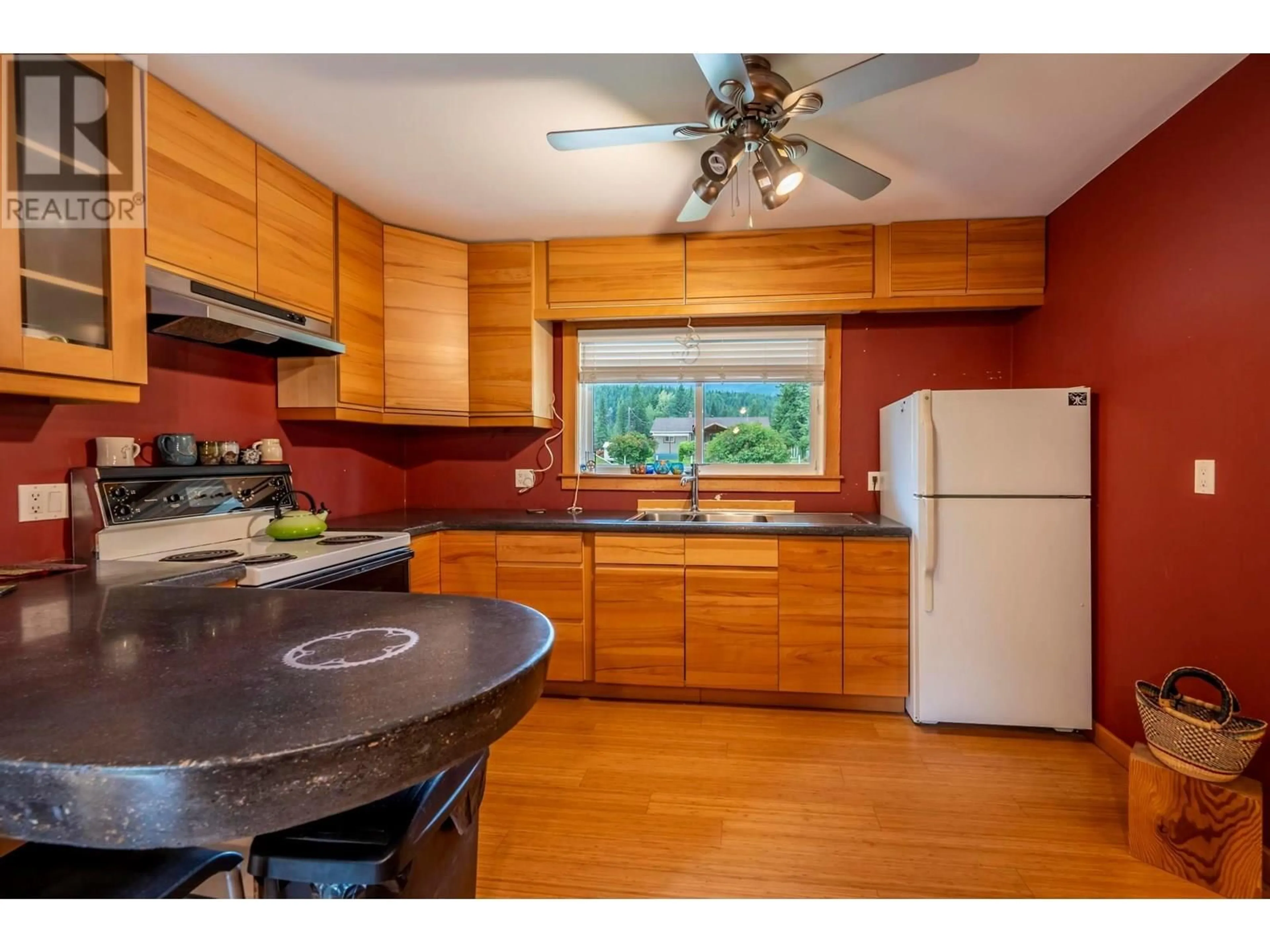 Standard kitchen, wood/laminate floor for 915 RYTER ROAD WEST, Golden British Columbia V0A1H2