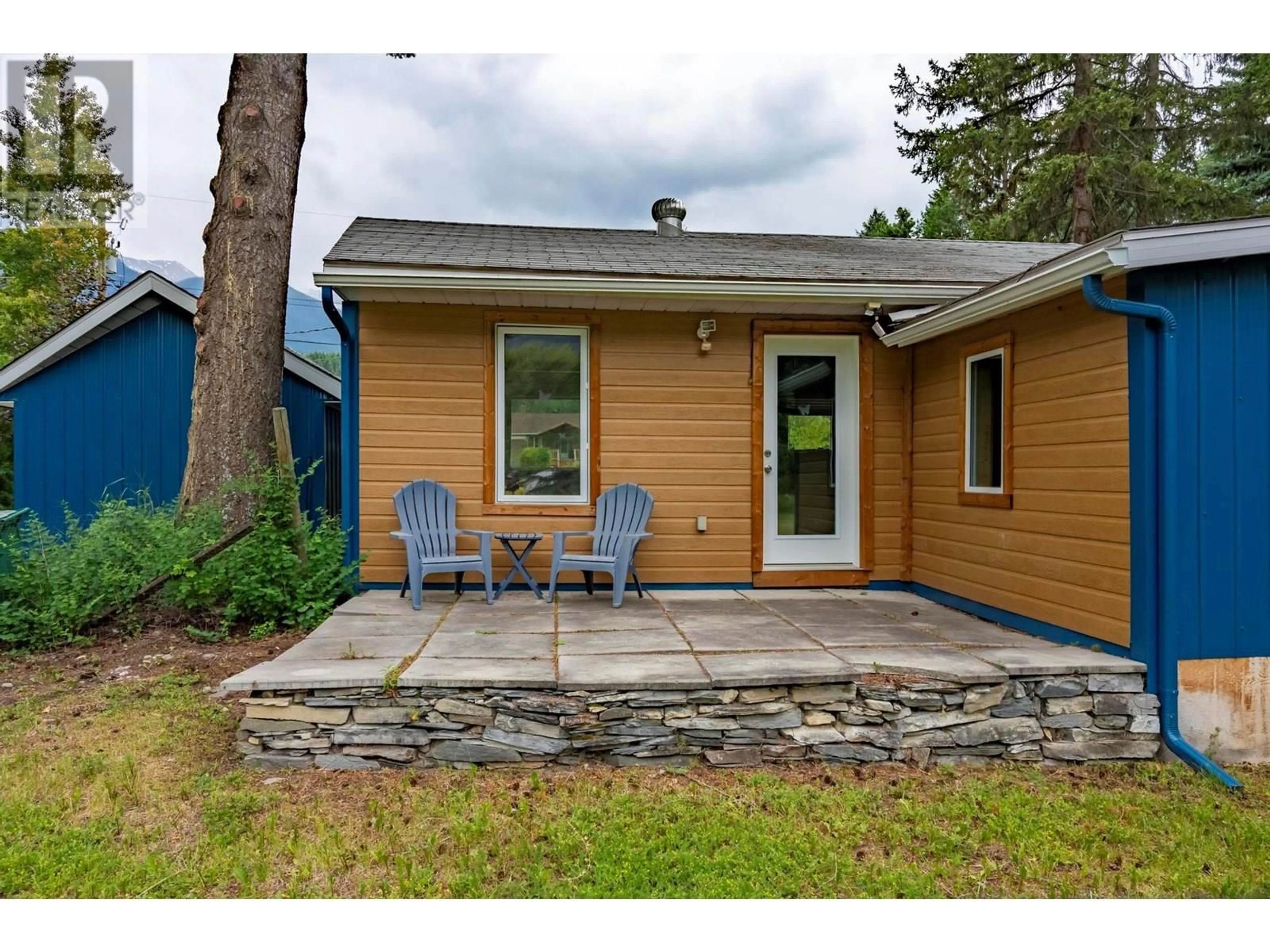 Patio, street for 915 RYTER ROAD WEST, Golden British Columbia V0A1H2