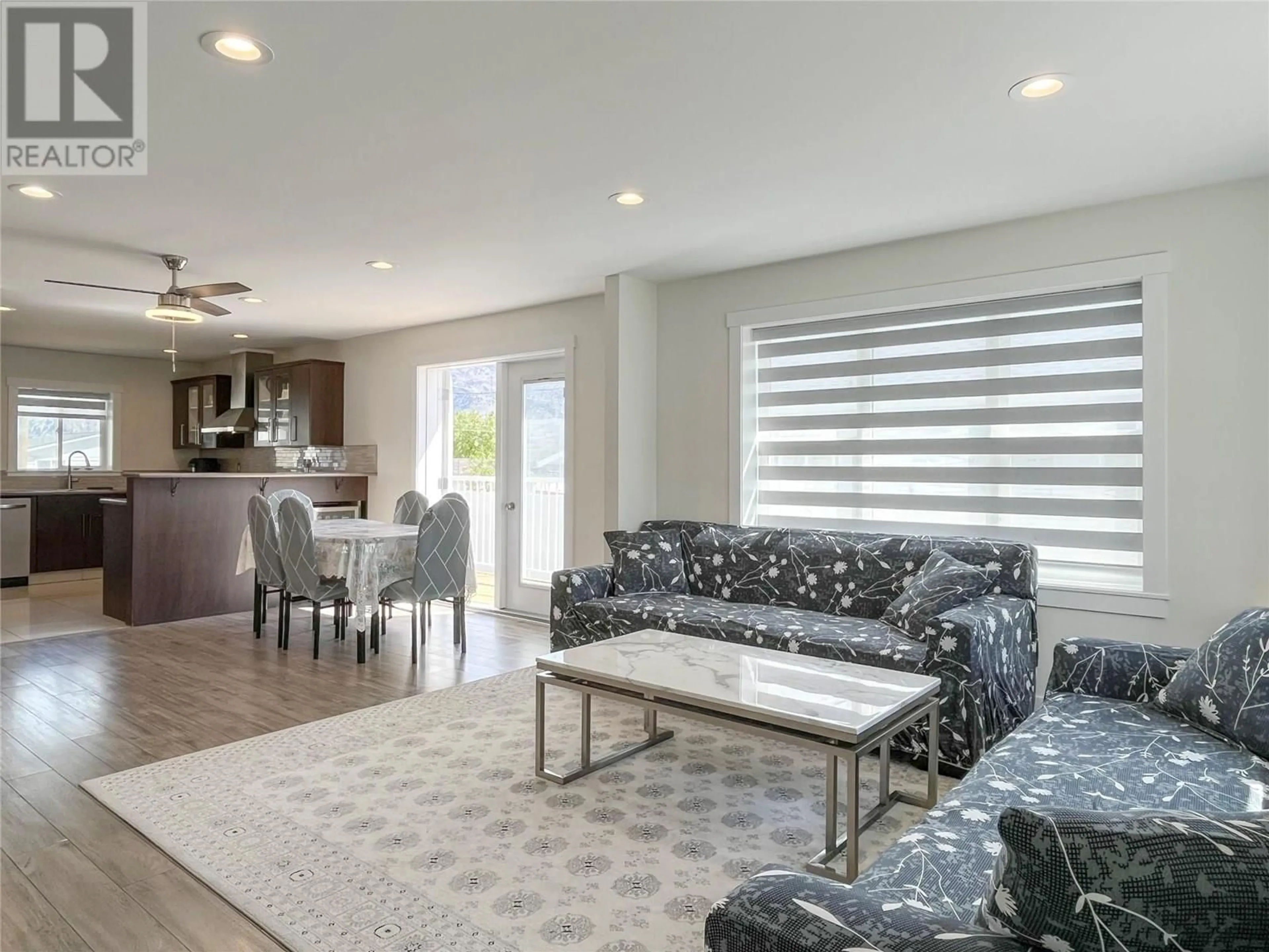 Living room with furniture, unknown for 834 SCHOOL AVENUE, Oliver British Columbia V0H1T0