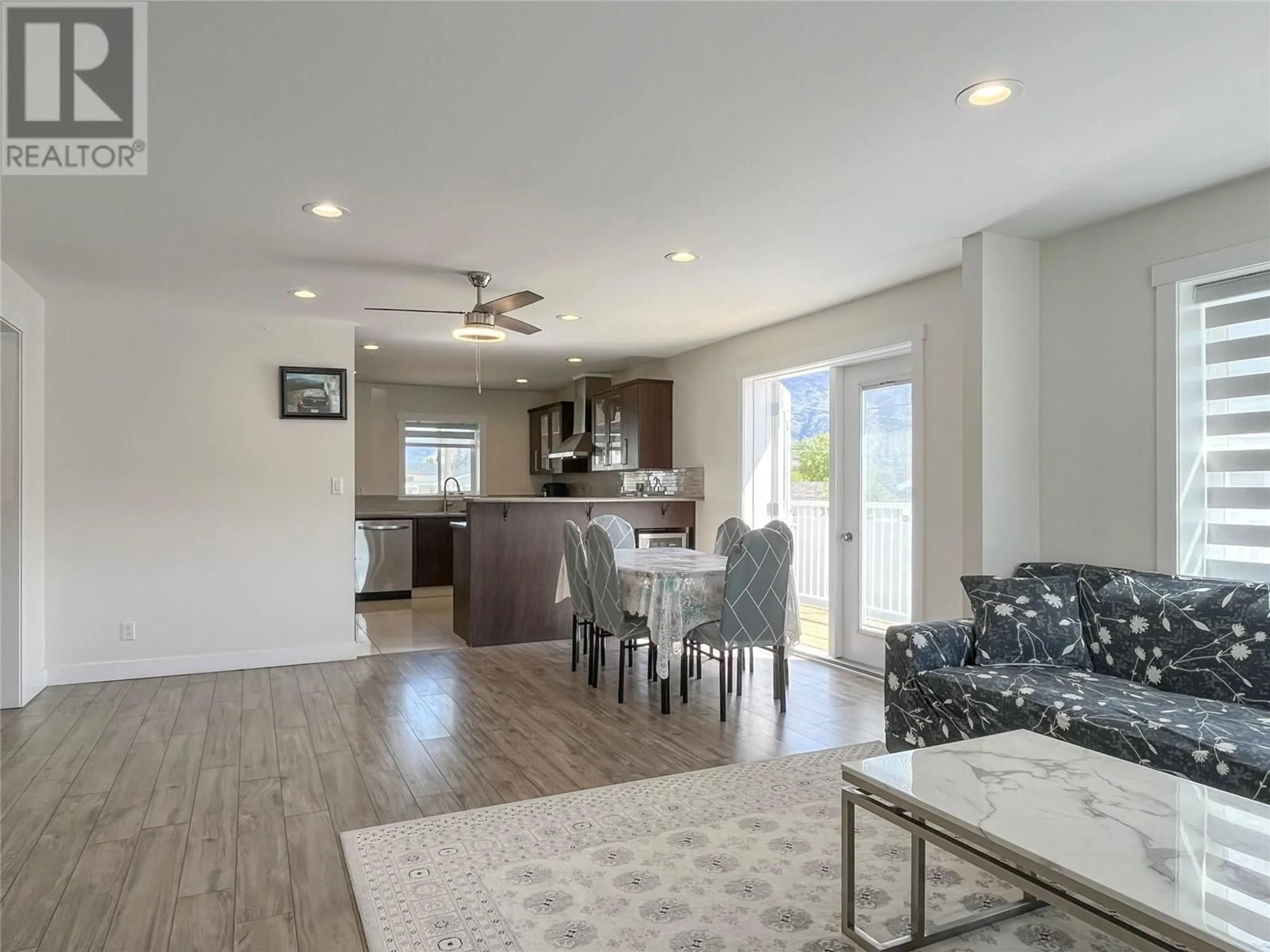 Open concept kitchen, unknown for 834 SCHOOL AVENUE, Oliver British Columbia V0H1T0