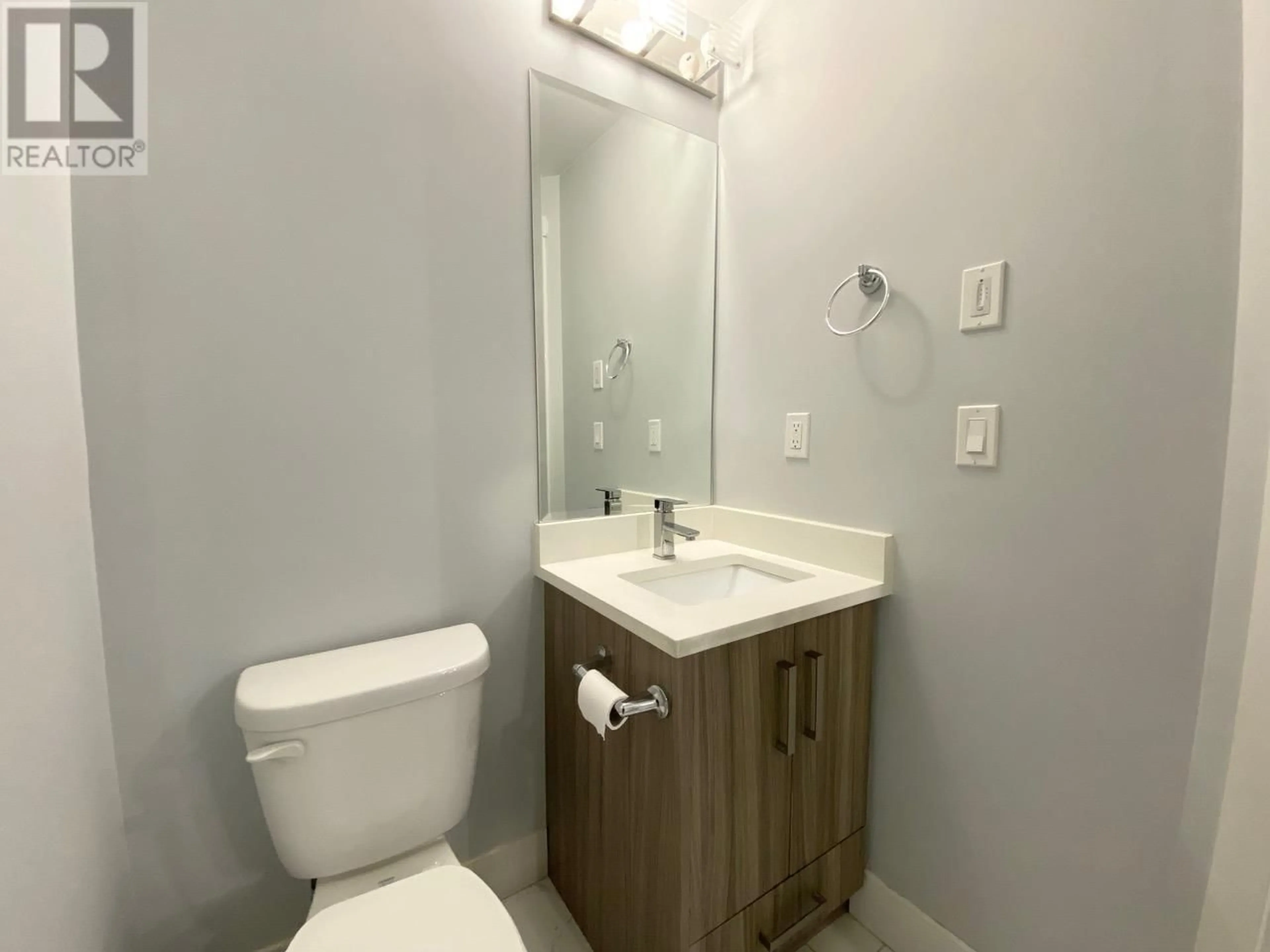Standard bathroom, unknown for 2 - 722 COOPLAND CRESCENT, Kelowna British Columbia V1Y2V1