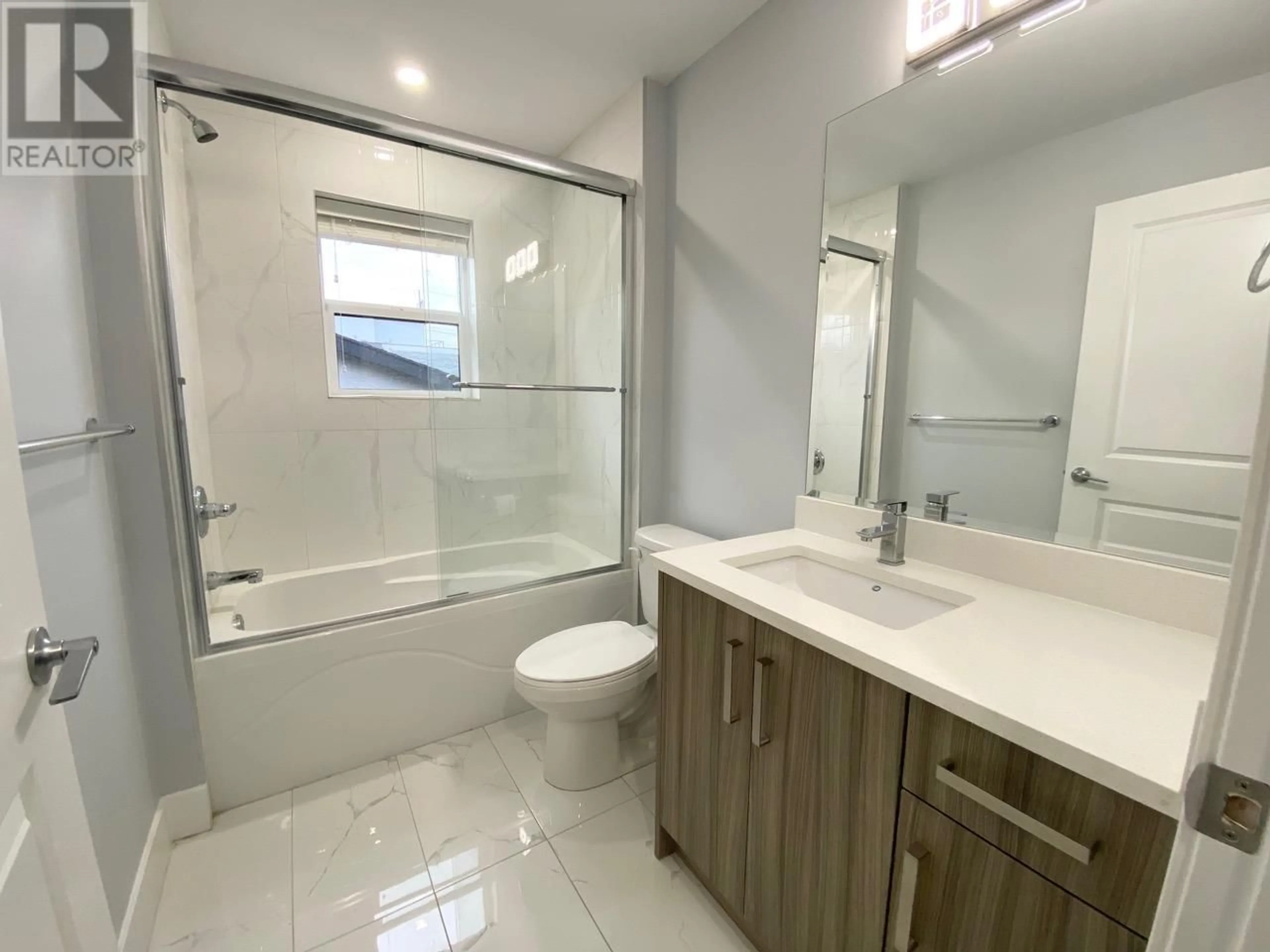 Unknown for 2 - 722 COOPLAND CRESCENT, Kelowna British Columbia V1Y2V1