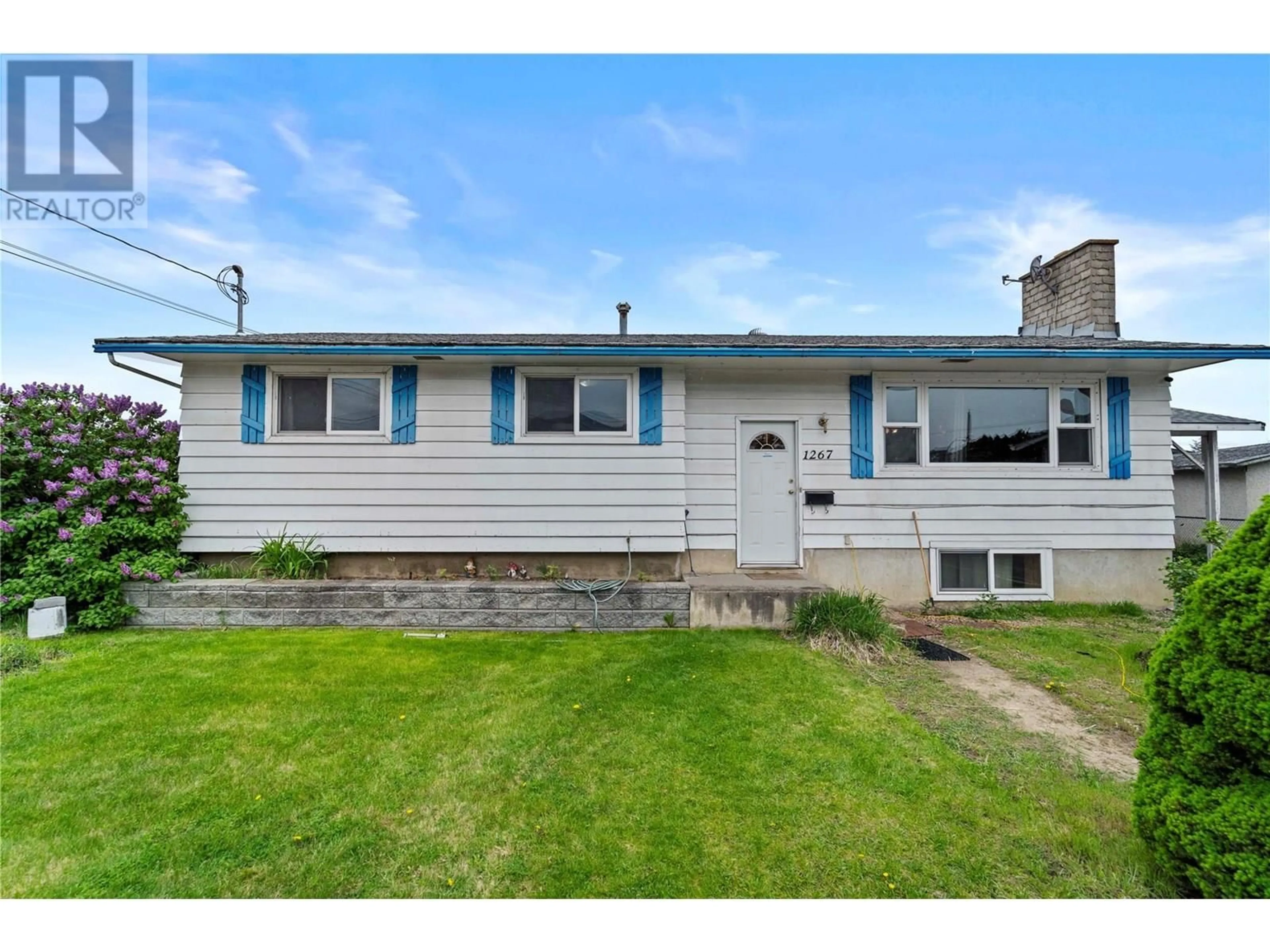 Home with vinyl exterior material, street for 1267 CRESTON PLACE, Kamloops British Columbia V2B2Y7