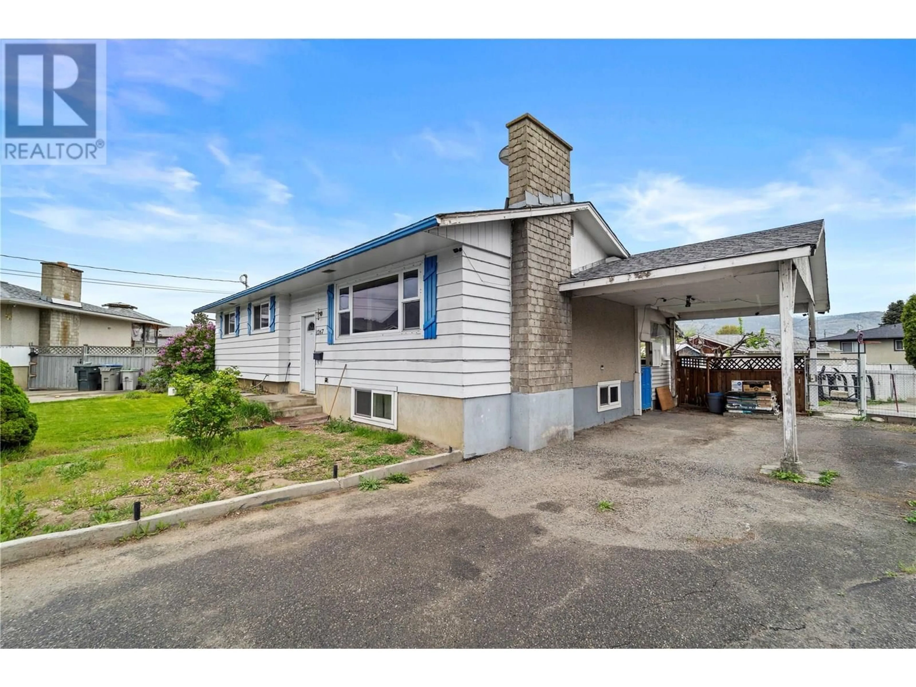 A pic from outside/outdoor area/front of a property/back of a property/a pic from drone, street for 1267 CRESTON PLACE, Kamloops British Columbia V2B2Y7