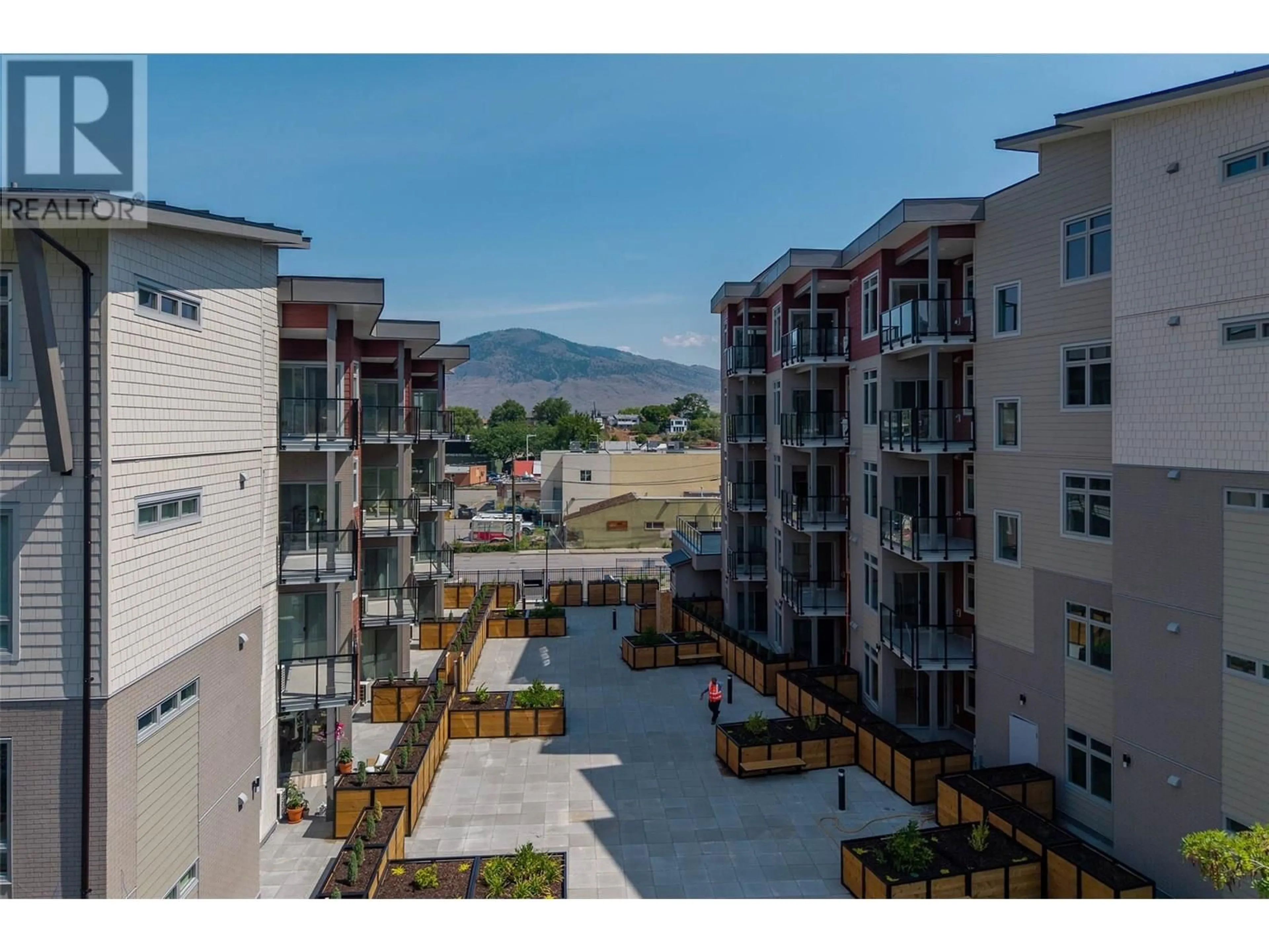 A pic from outside/outdoor area/front of a property/back of a property/a pic from drone, mountain view for 204 - 207 ROYAL AVENUE, Kamloops British Columbia V2H1T7