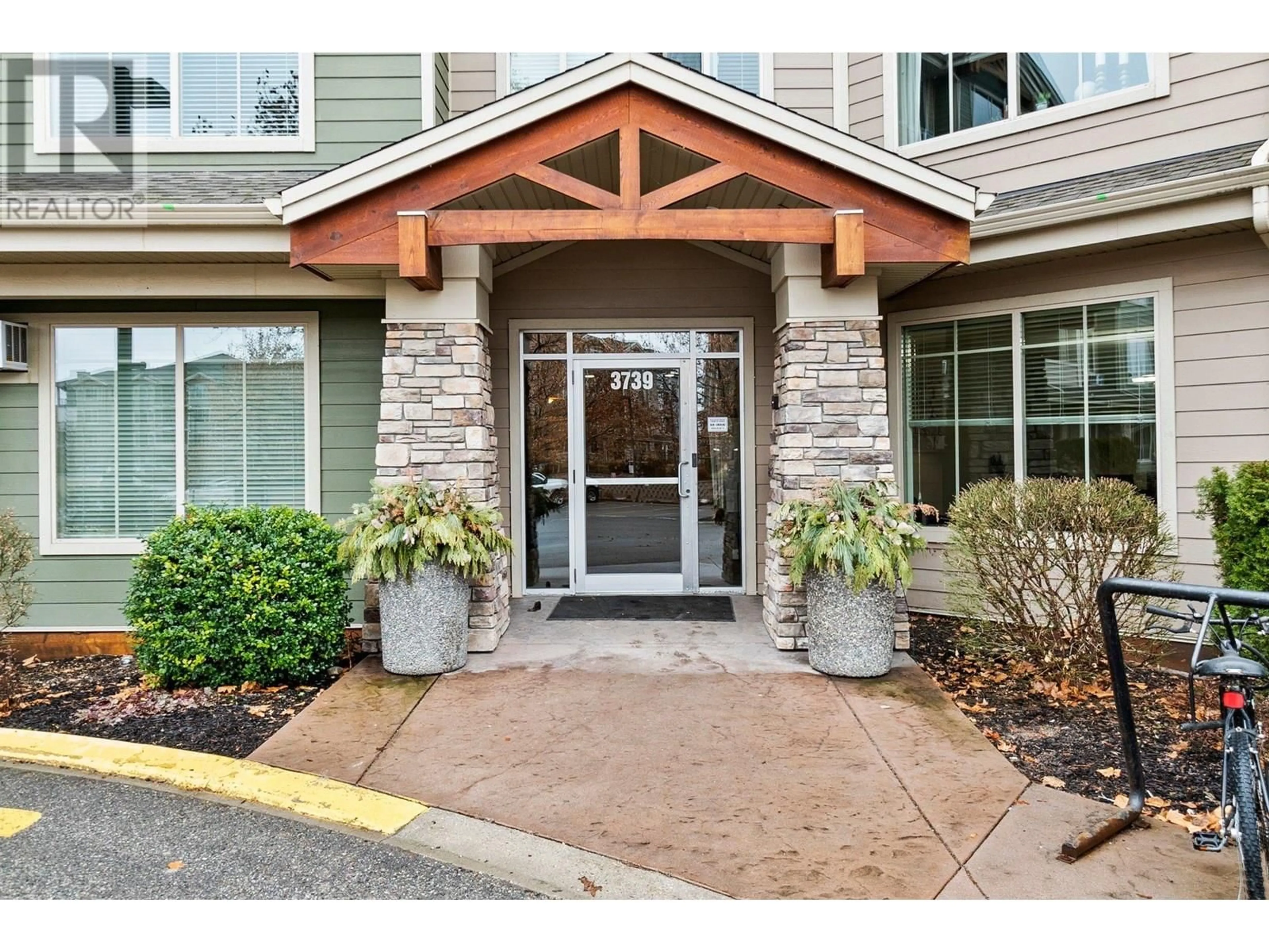 Indoor entryway for 210 - 3739 CASORSO ROAD, Kelowna British Columbia V1W5E8