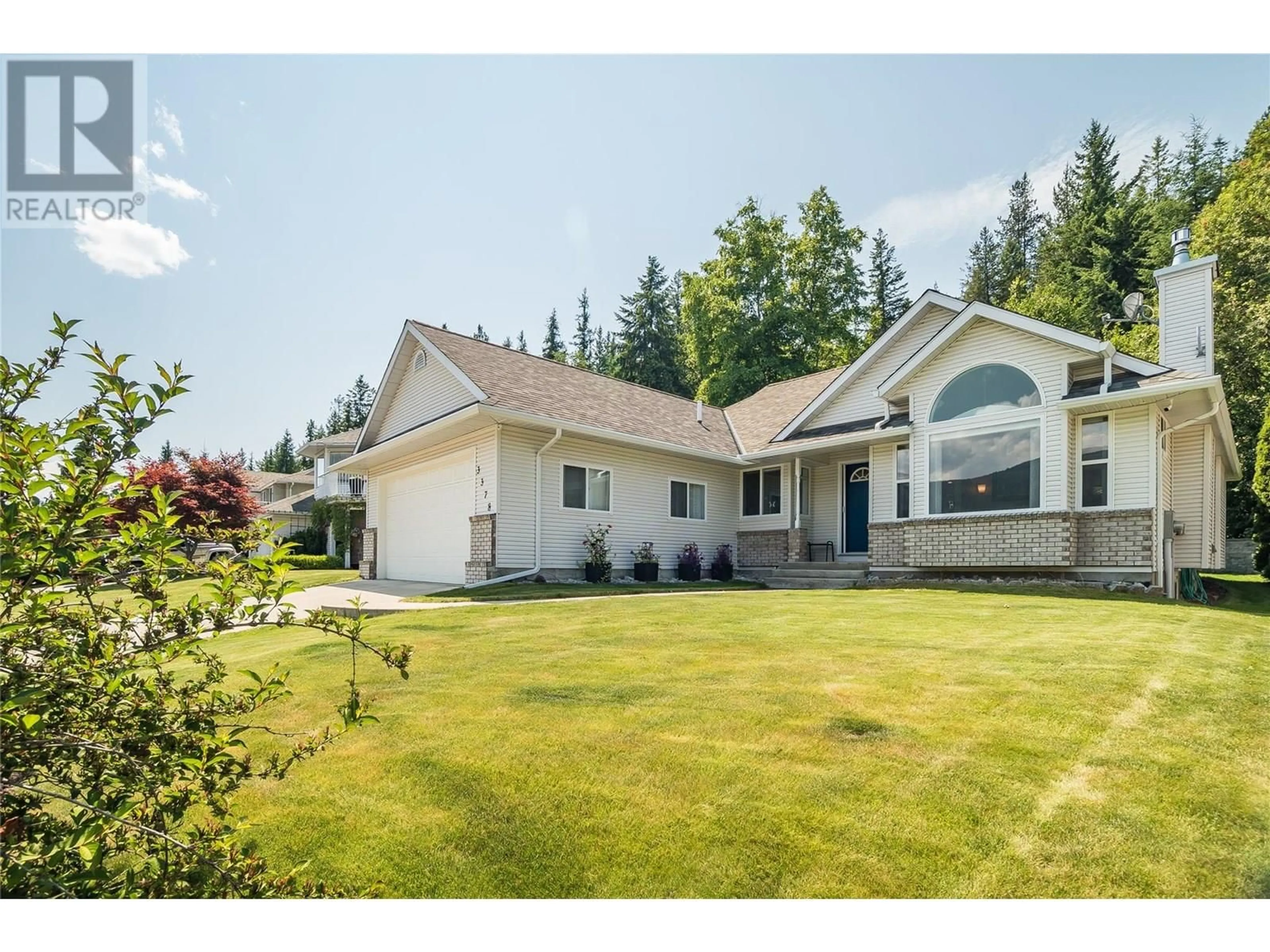 Home with vinyl exterior material, mountain view for 3378 14TH AVENUE, Castlegar British Columbia V1N4G1