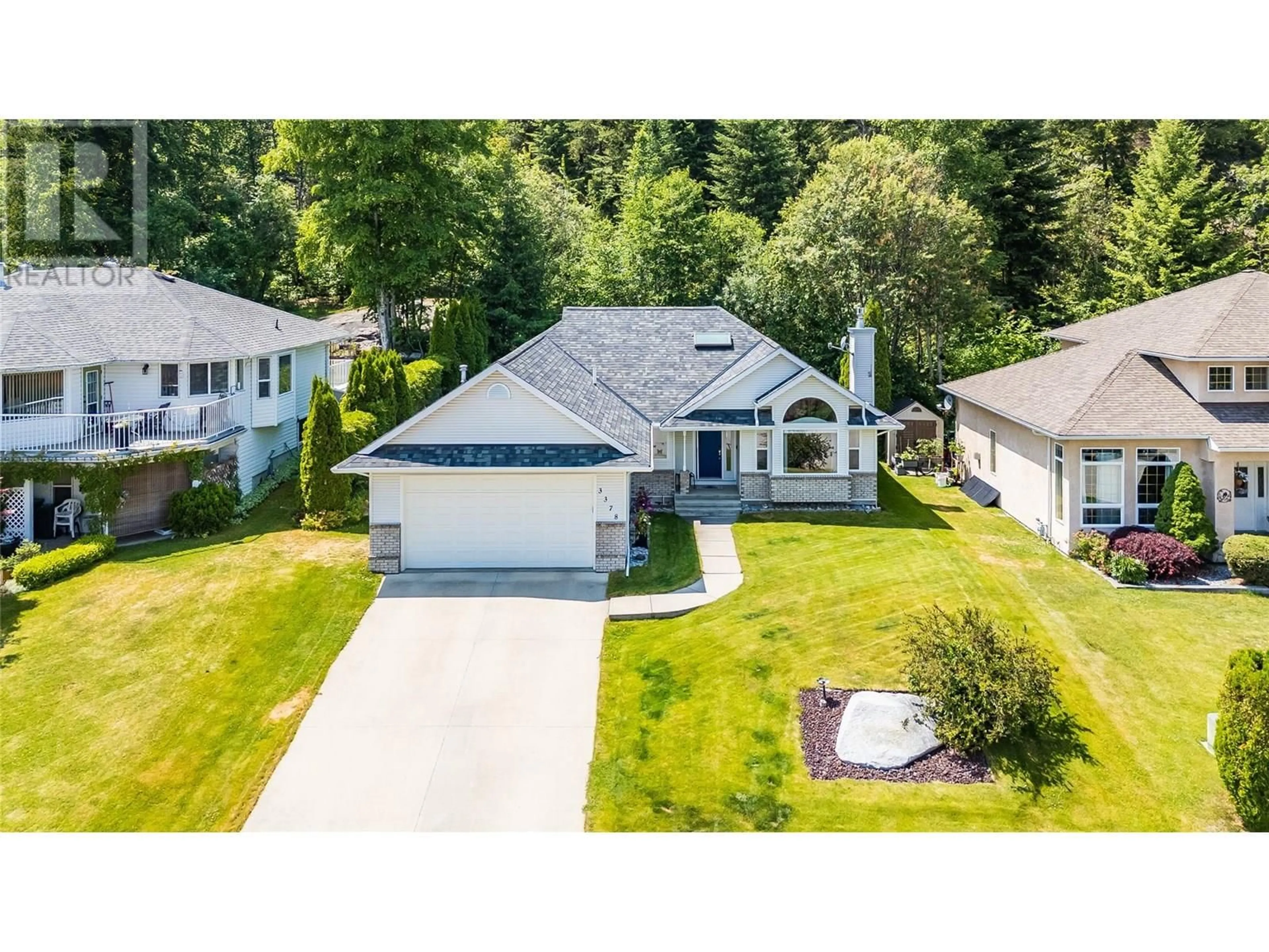 A pic from outside/outdoor area/front of a property/back of a property/a pic from drone, unknown for 3378 14TH AVENUE, Castlegar British Columbia V1N4G1