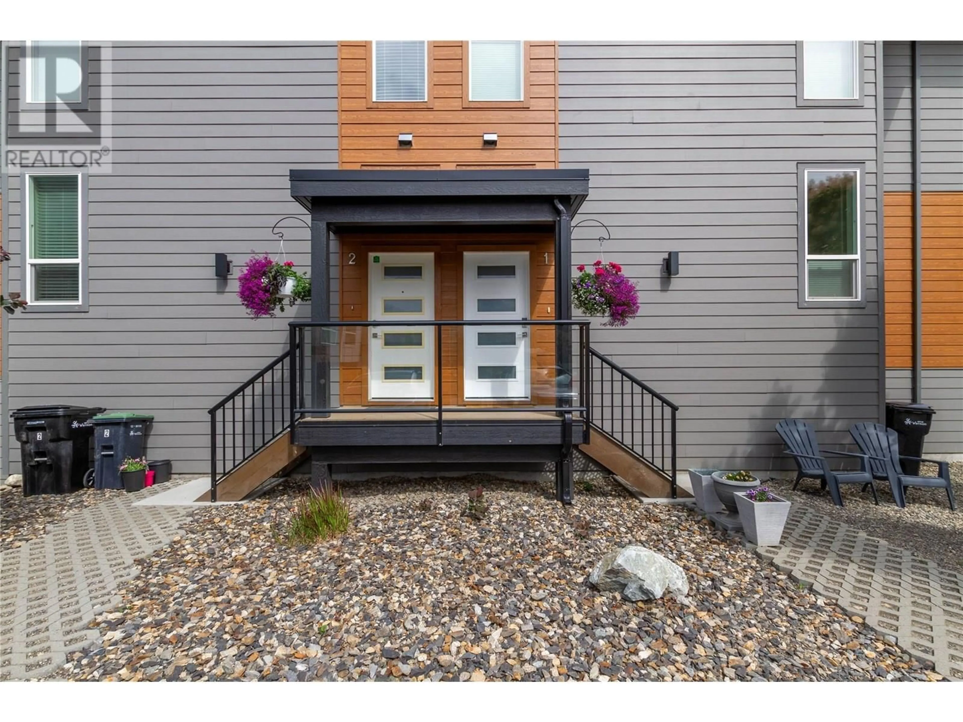 Indoor entryway for 1 - 1805 45TH AVENUE, Vernon British Columbia V1T7T7