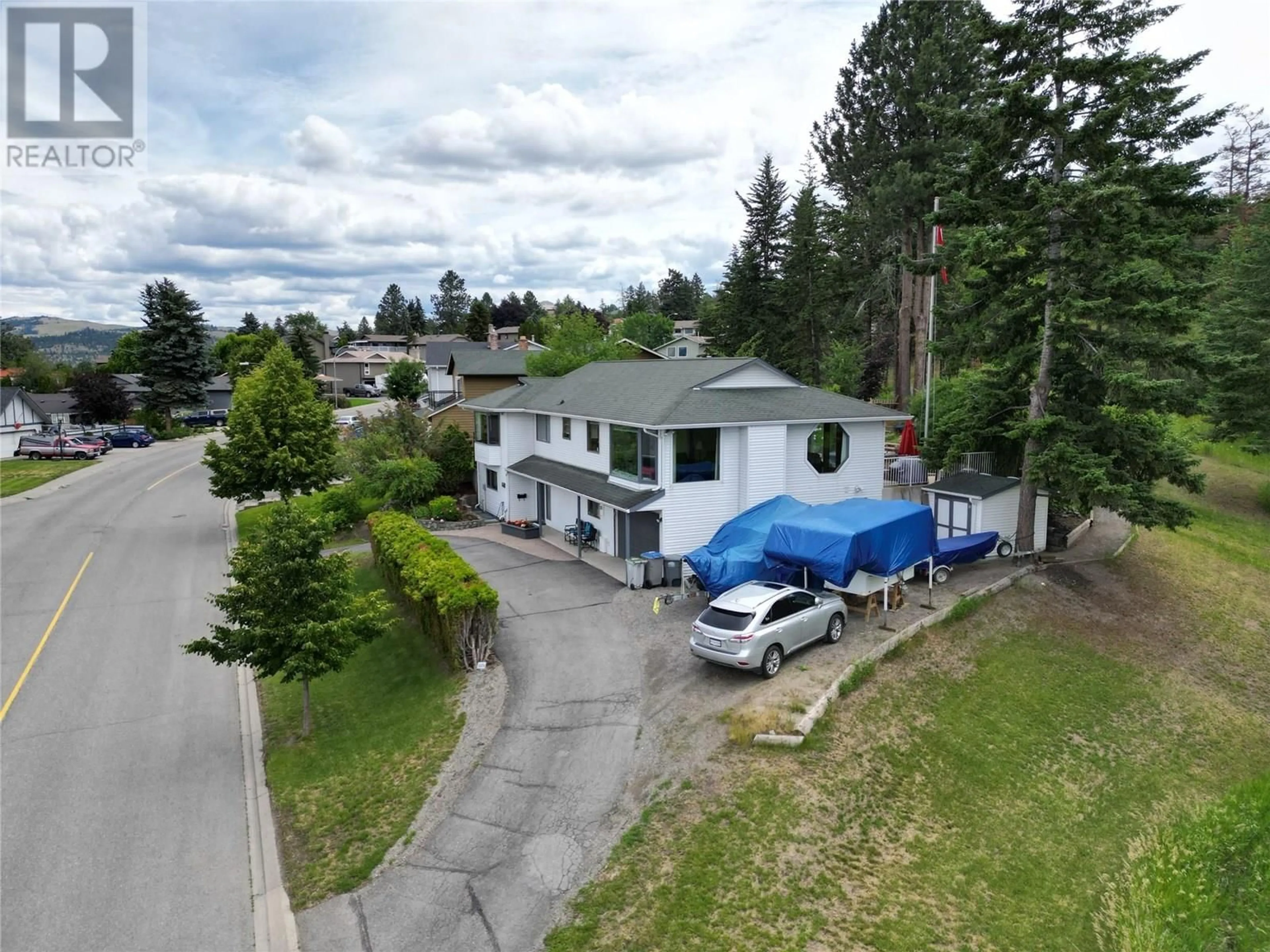 A pic from outside/outdoor area/front of a property/back of a property/a pic from drone, street for 2044 VAN HORNE DRIVE, Kamloops British Columbia V1S1G3