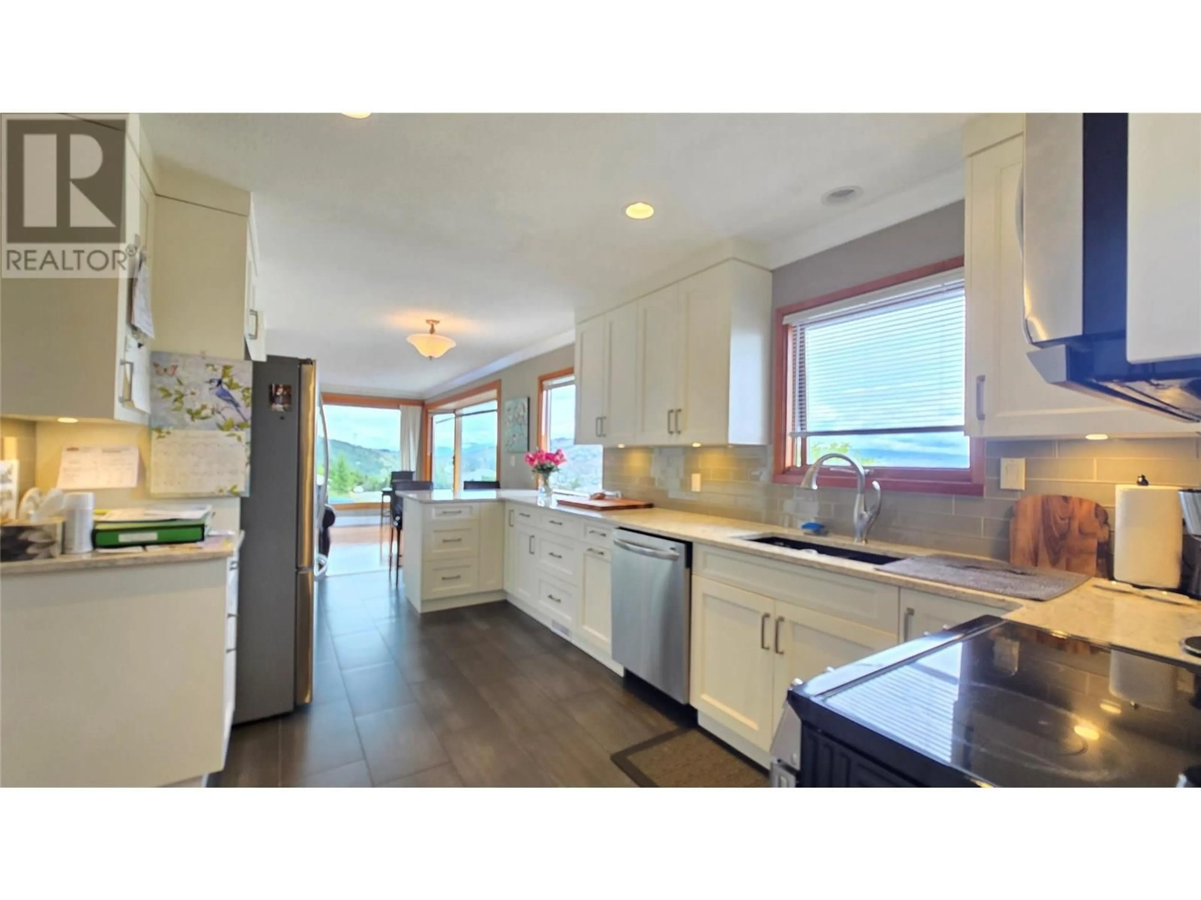 Open concept kitchen, ceramic/tile floor for 2044 VAN HORNE DRIVE, Kamloops British Columbia V1S1G3