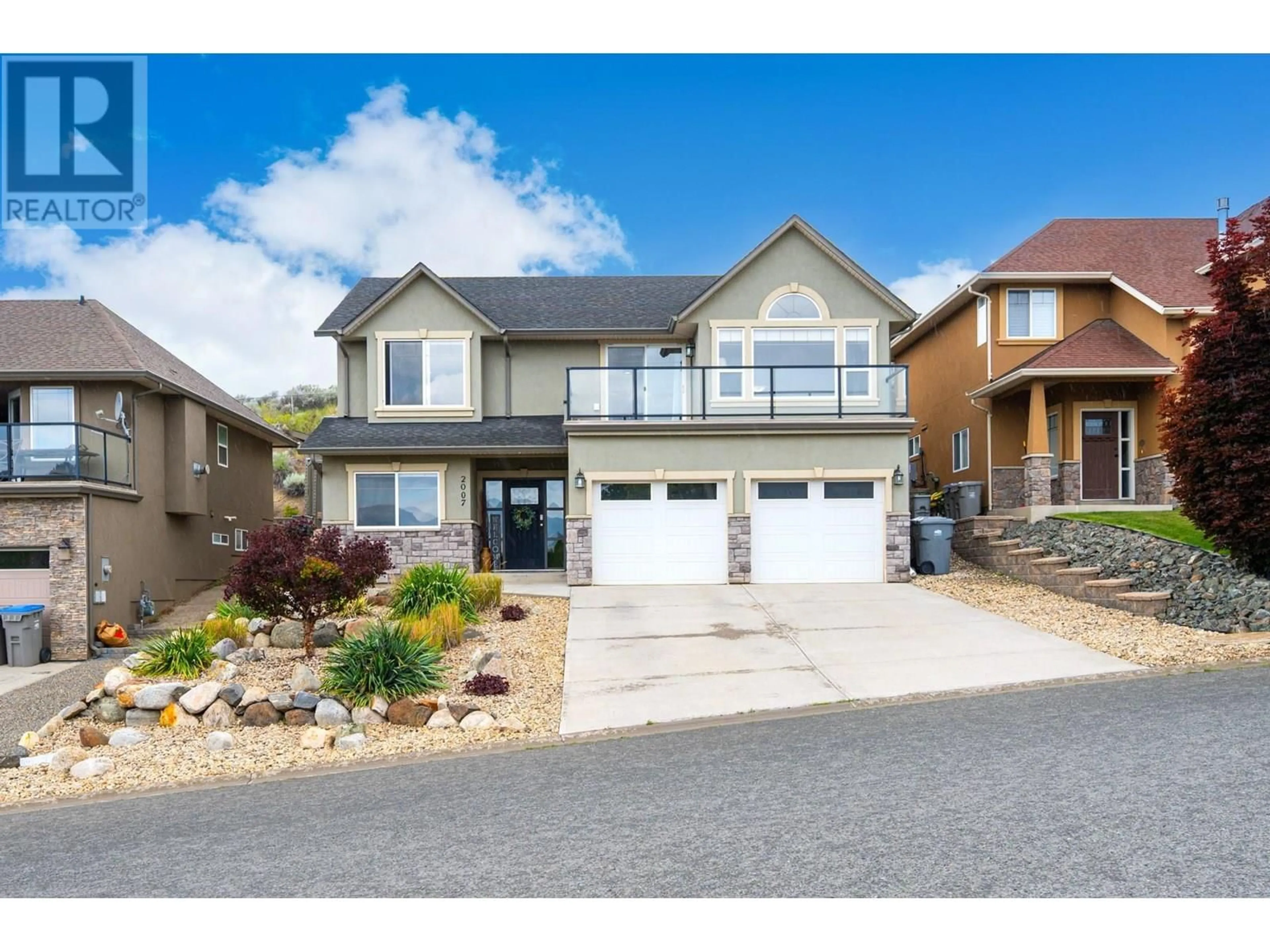Home with vinyl exterior material, street for 2007 SADDLEBACK DRIVE, Kamloops British Columbia V2B0A6