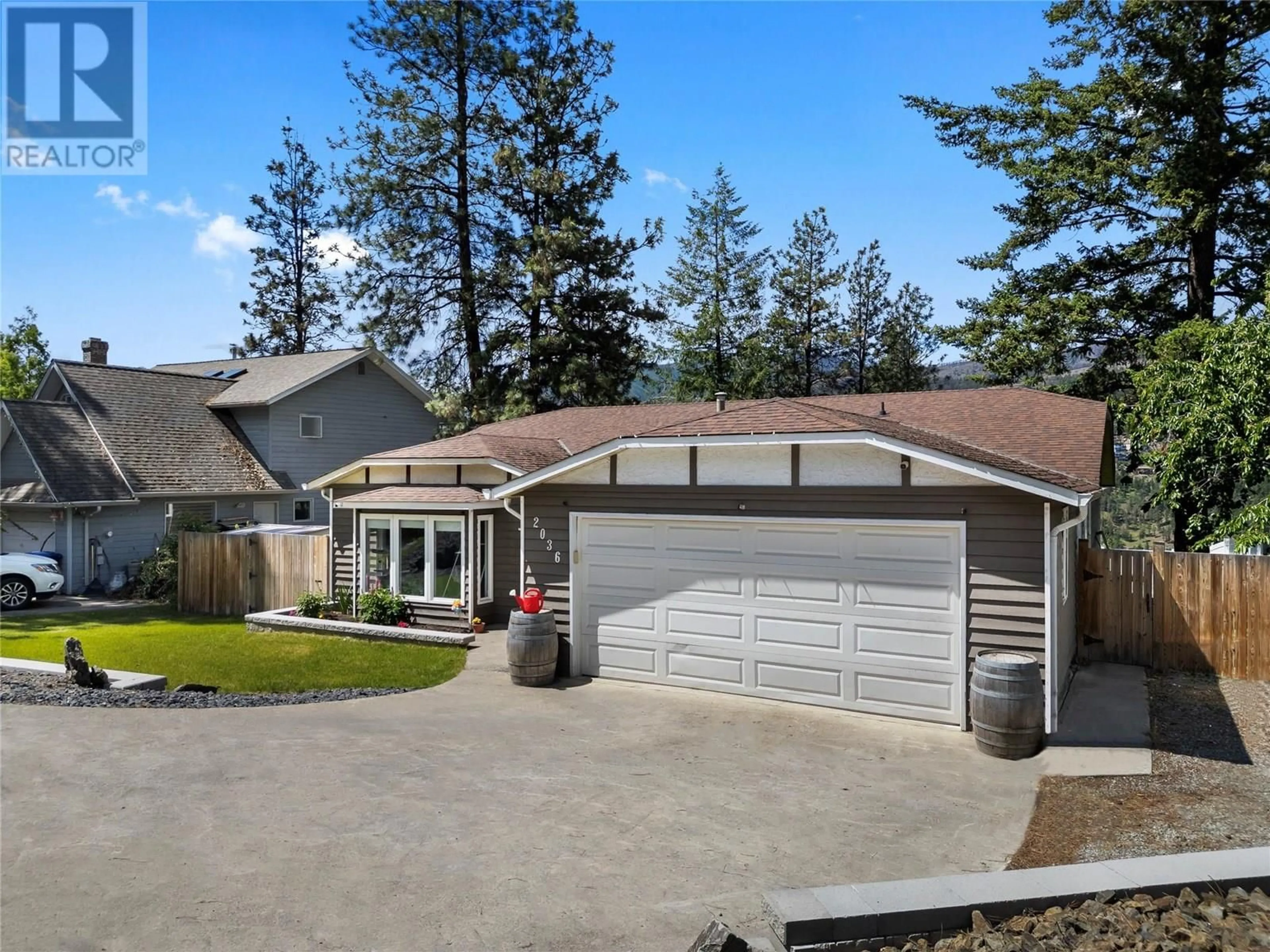 Home with vinyl exterior material, unknown for 2036 TOMAT AVENUE, West Kelowna British Columbia V1Z3C5