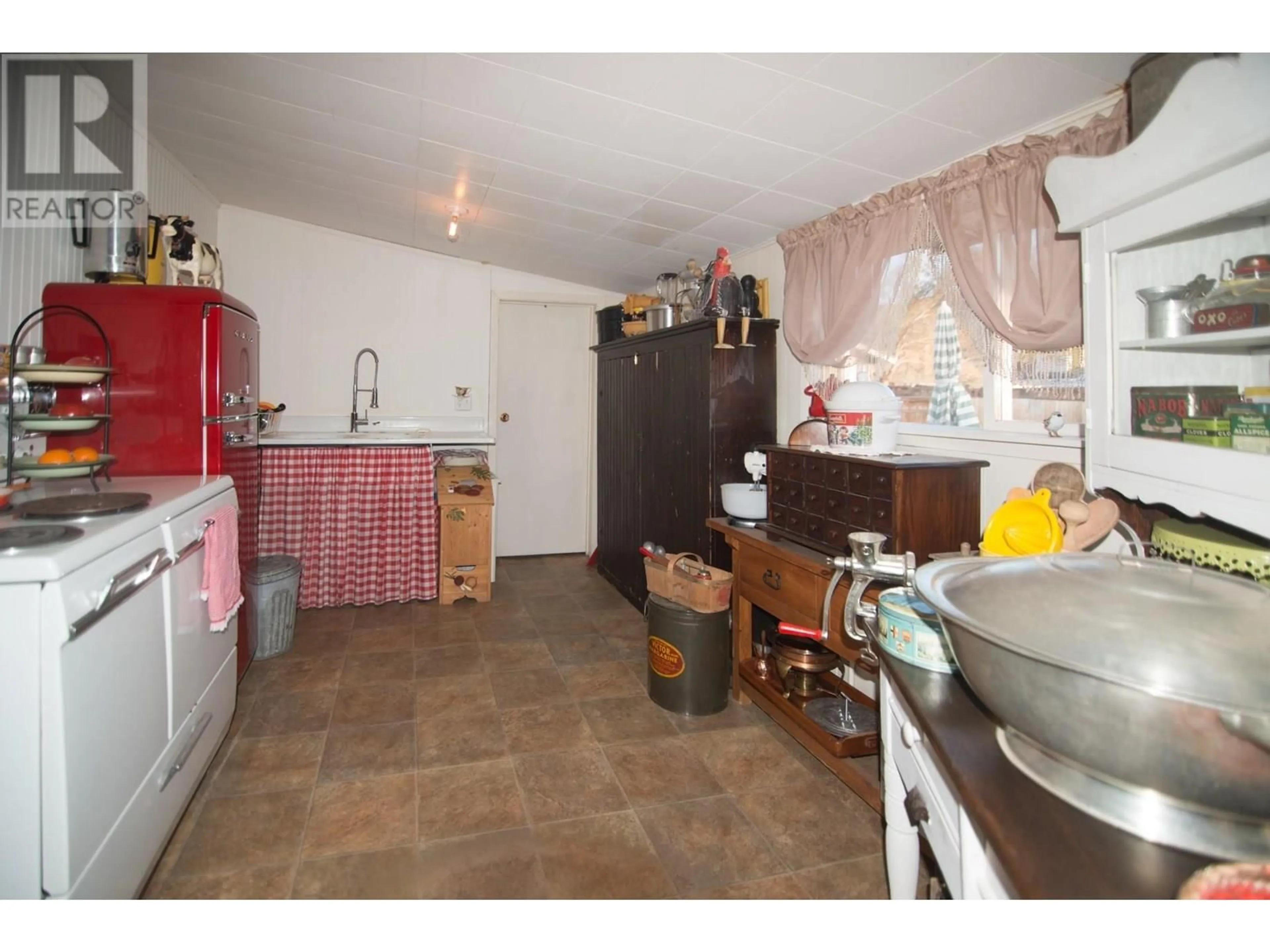 Standard kitchen, unknown for 2276 COLDWATER AVENUE, Merritt British Columbia V1K1R6