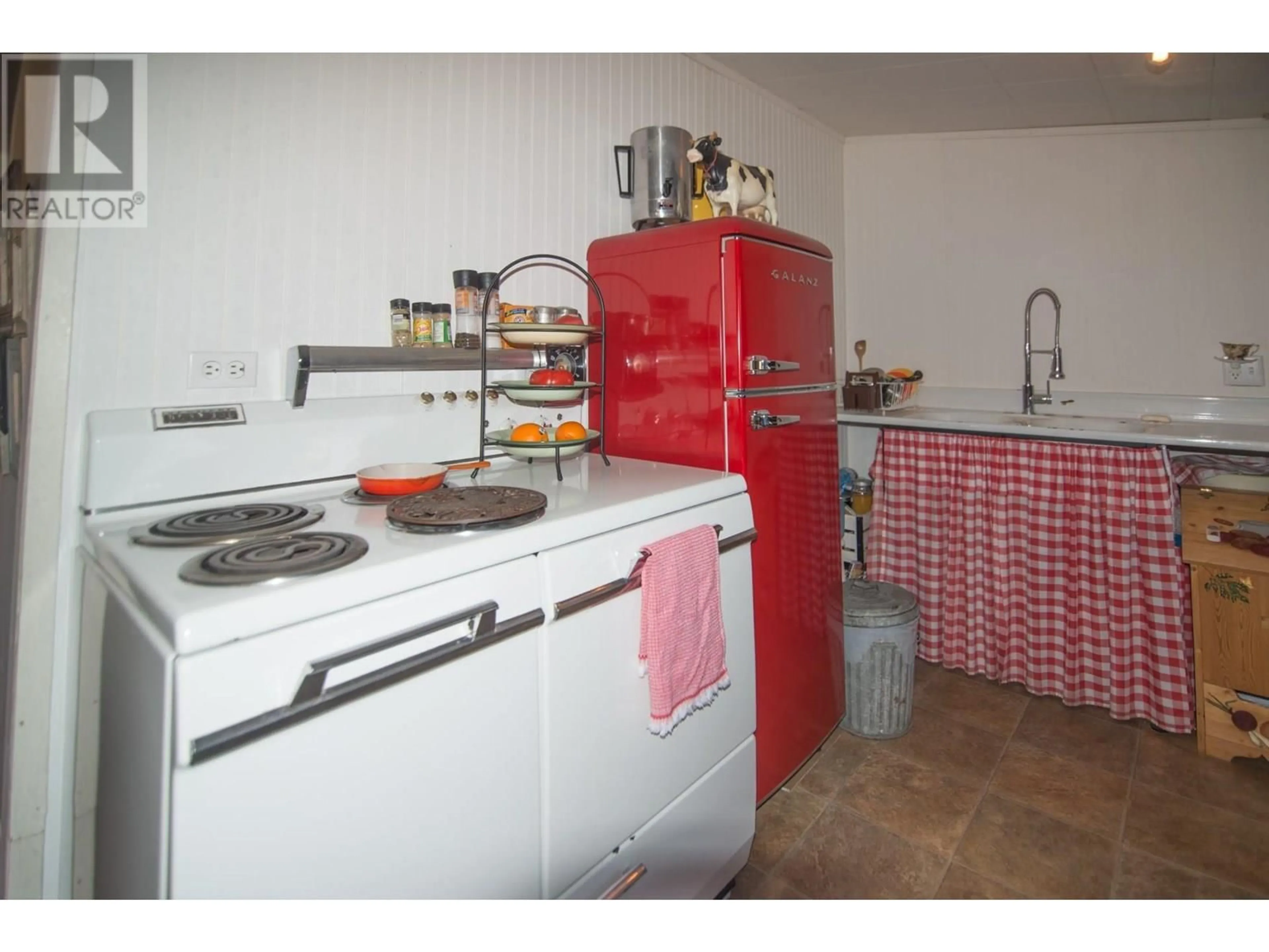 Standard kitchen, unknown for 2276 COLDWATER AVENUE, Merritt British Columbia V1K1R6