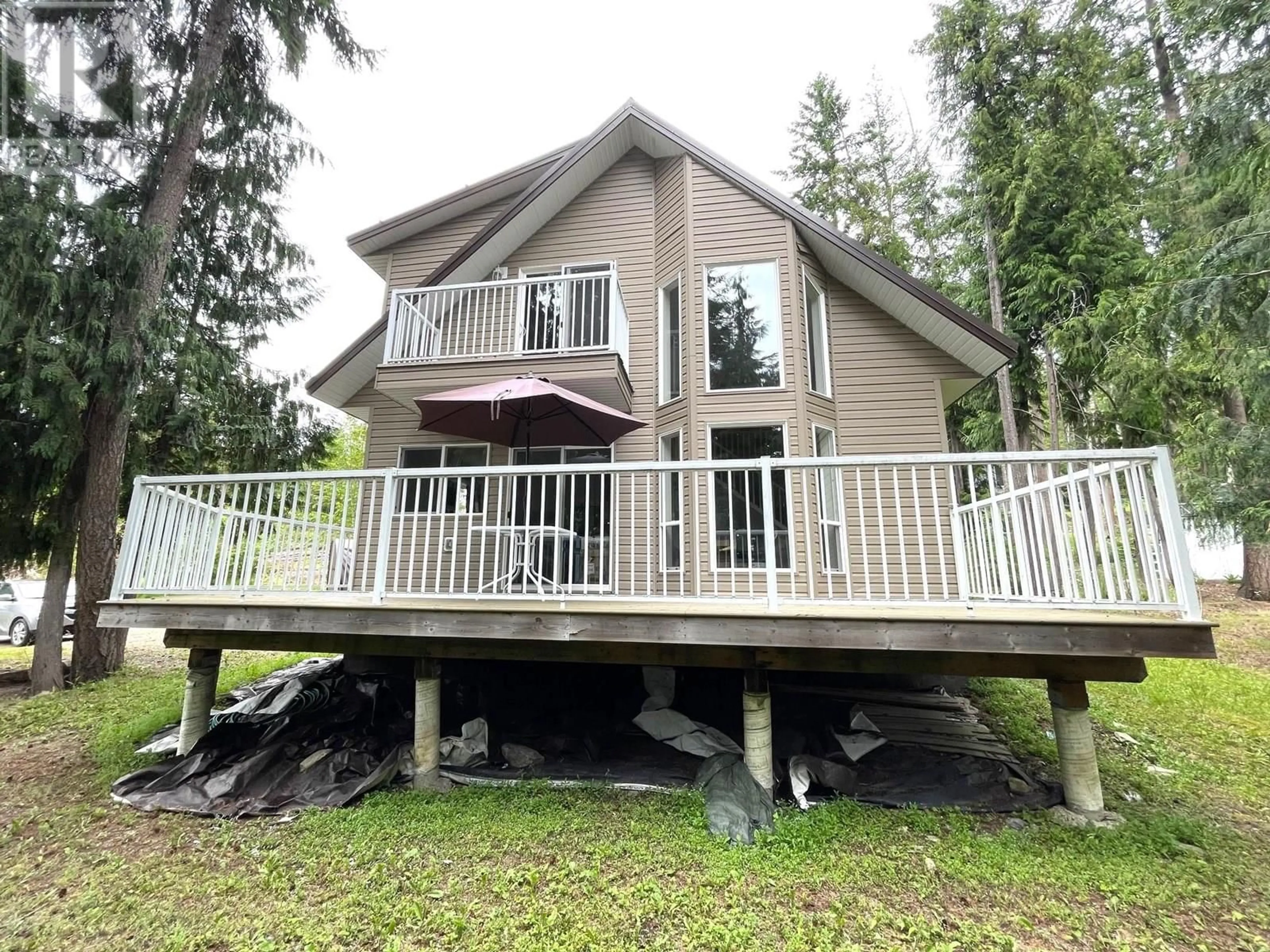 Home with vinyl exterior material, water/lake/river/ocean view for 7461 STAMPEDE TRAIL, Anglemont British Columbia V0E1M8
