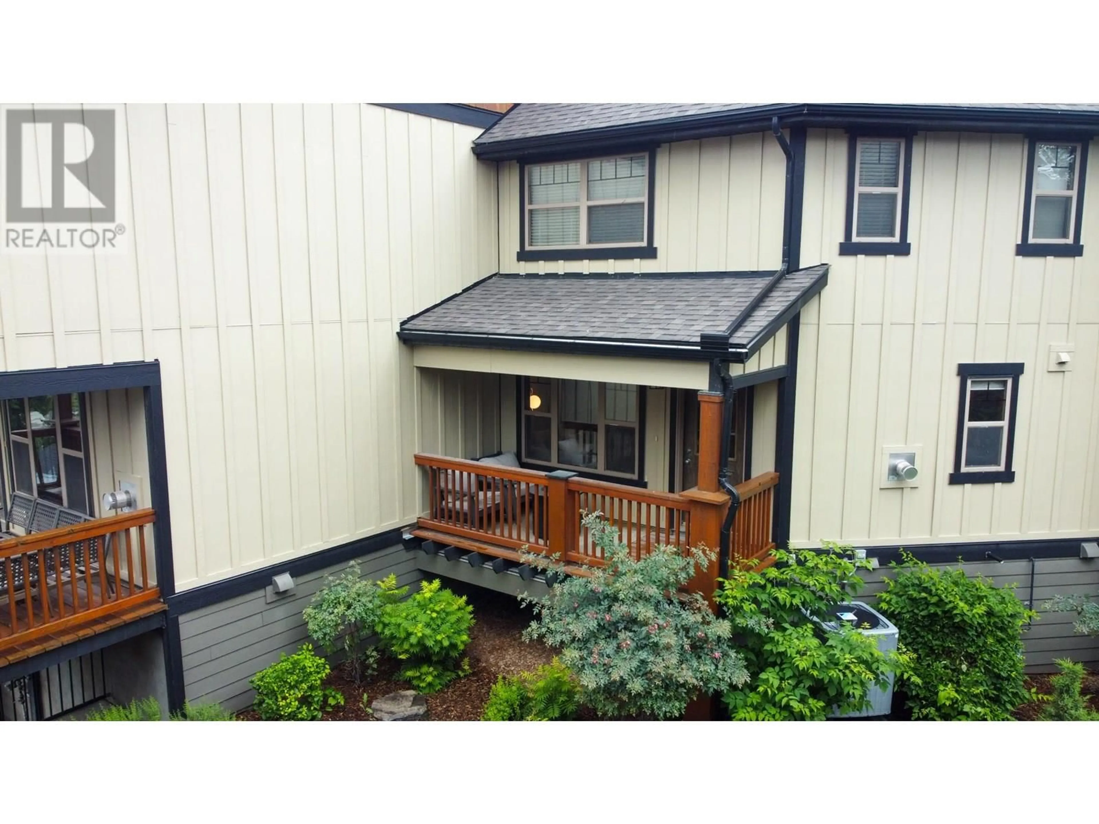 Home with vinyl exterior material, street for 25 - 1000 9TH STREET, Invermere British Columbia V0A1K0
